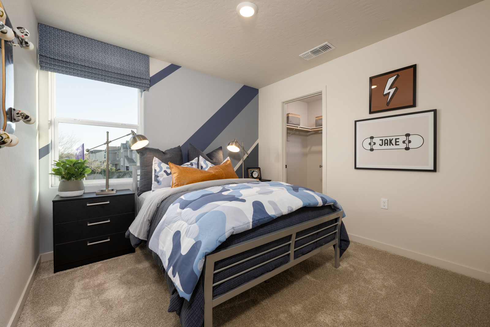 A bedroom with a bed and a shelf.