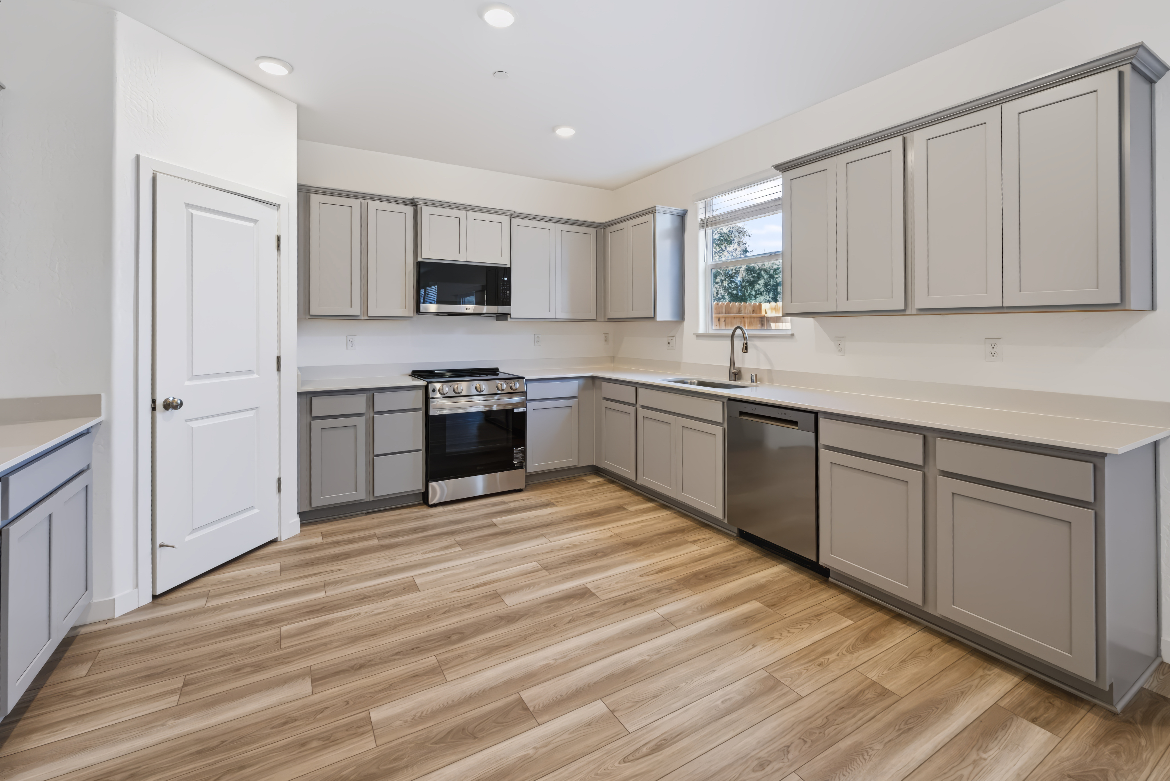 A kitchen with white cabinets.