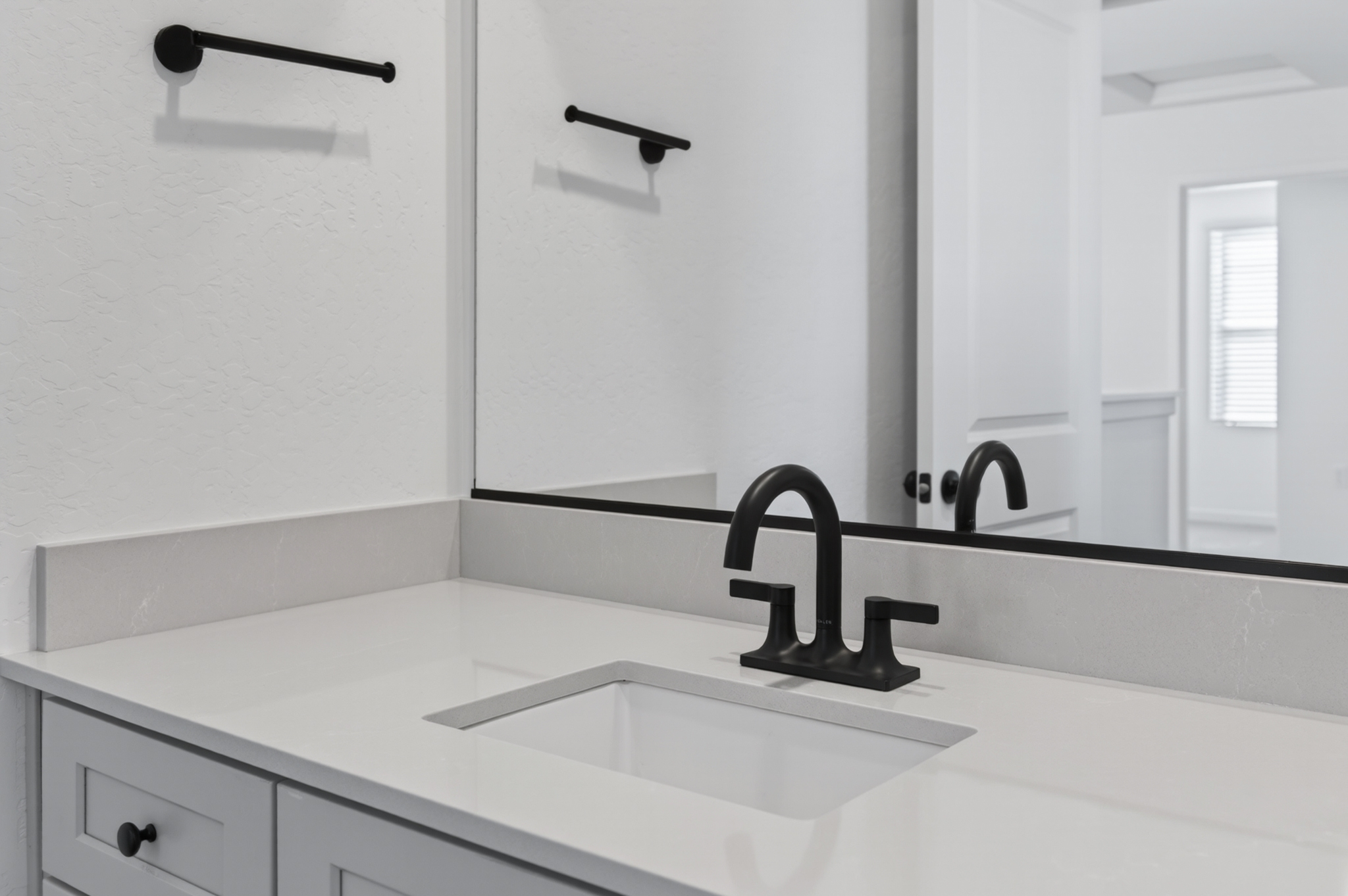 A bathroom with a sink and a mirror.