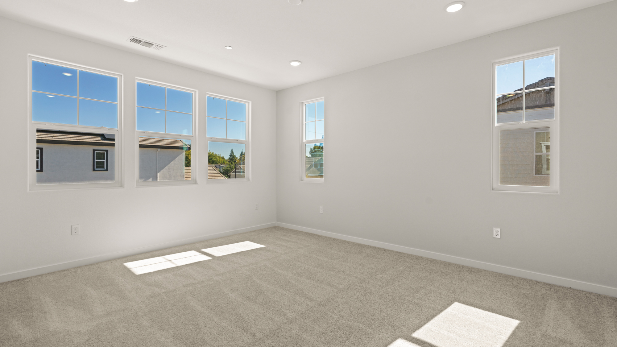 A room with windows.