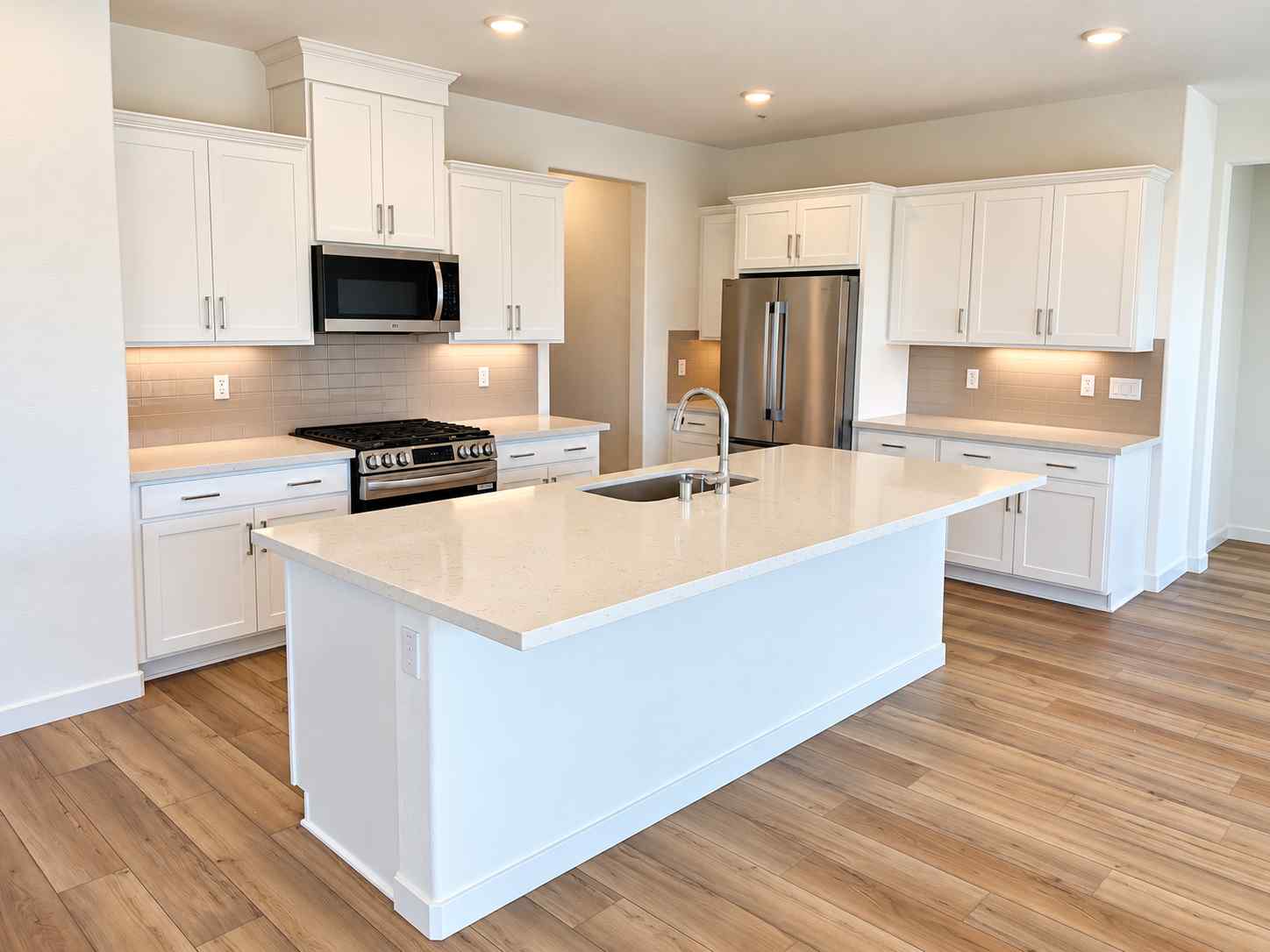 A kitchen with white cabinets.