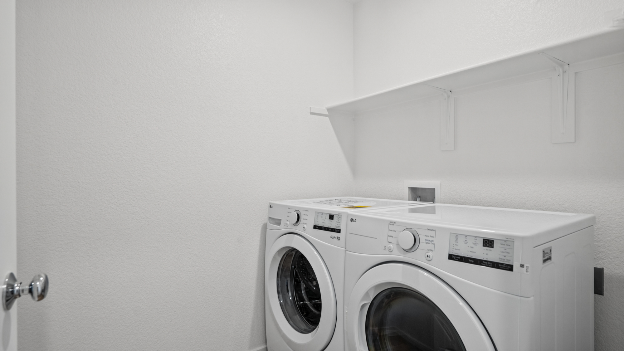 A white washing machine.