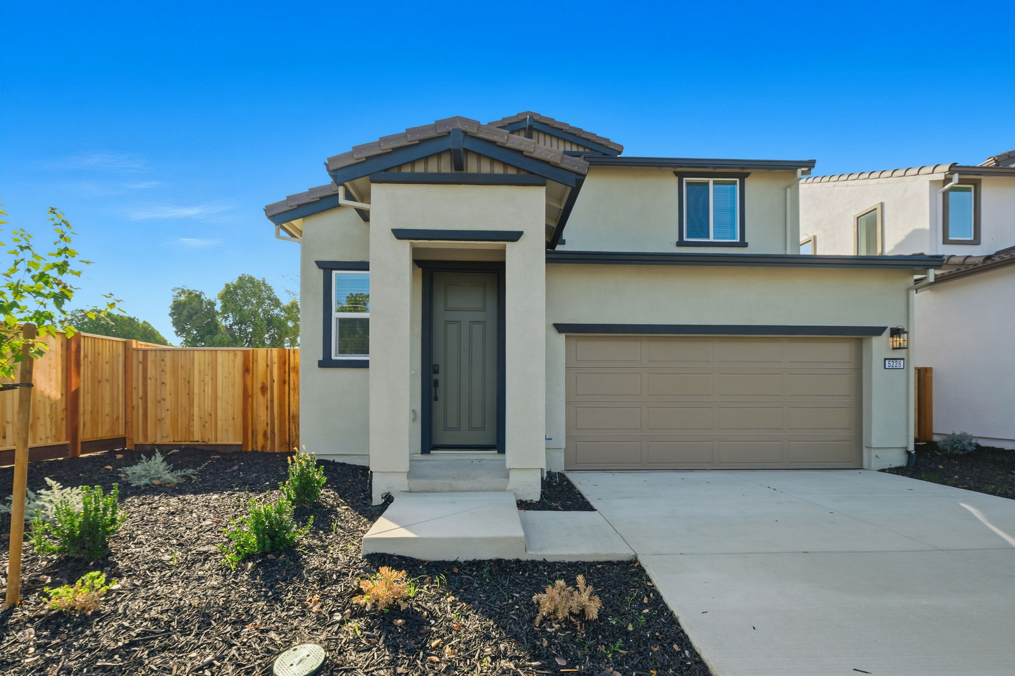 0007 5228 El Paraiso Ave.