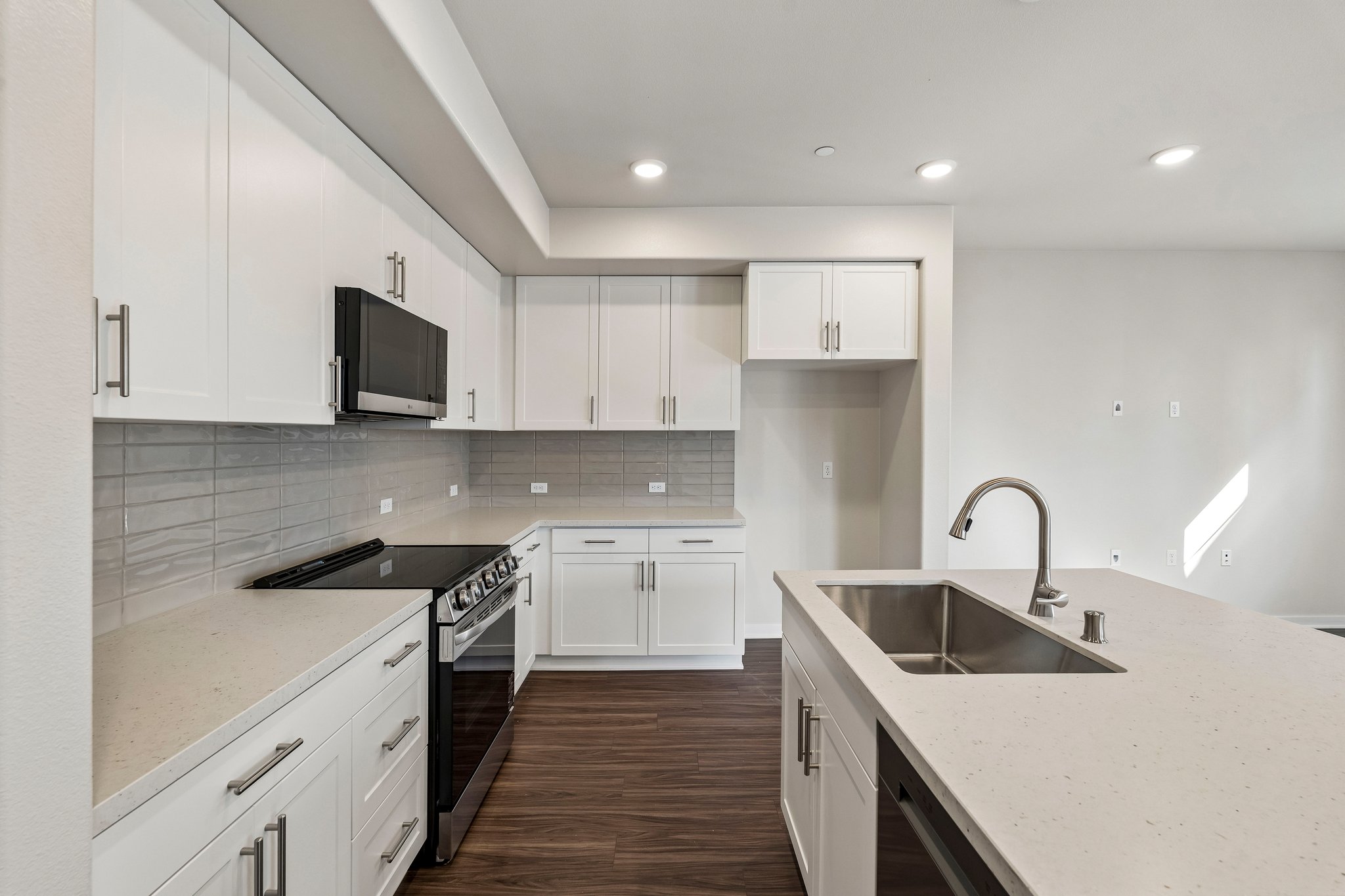 A kitchen with white cabinets.