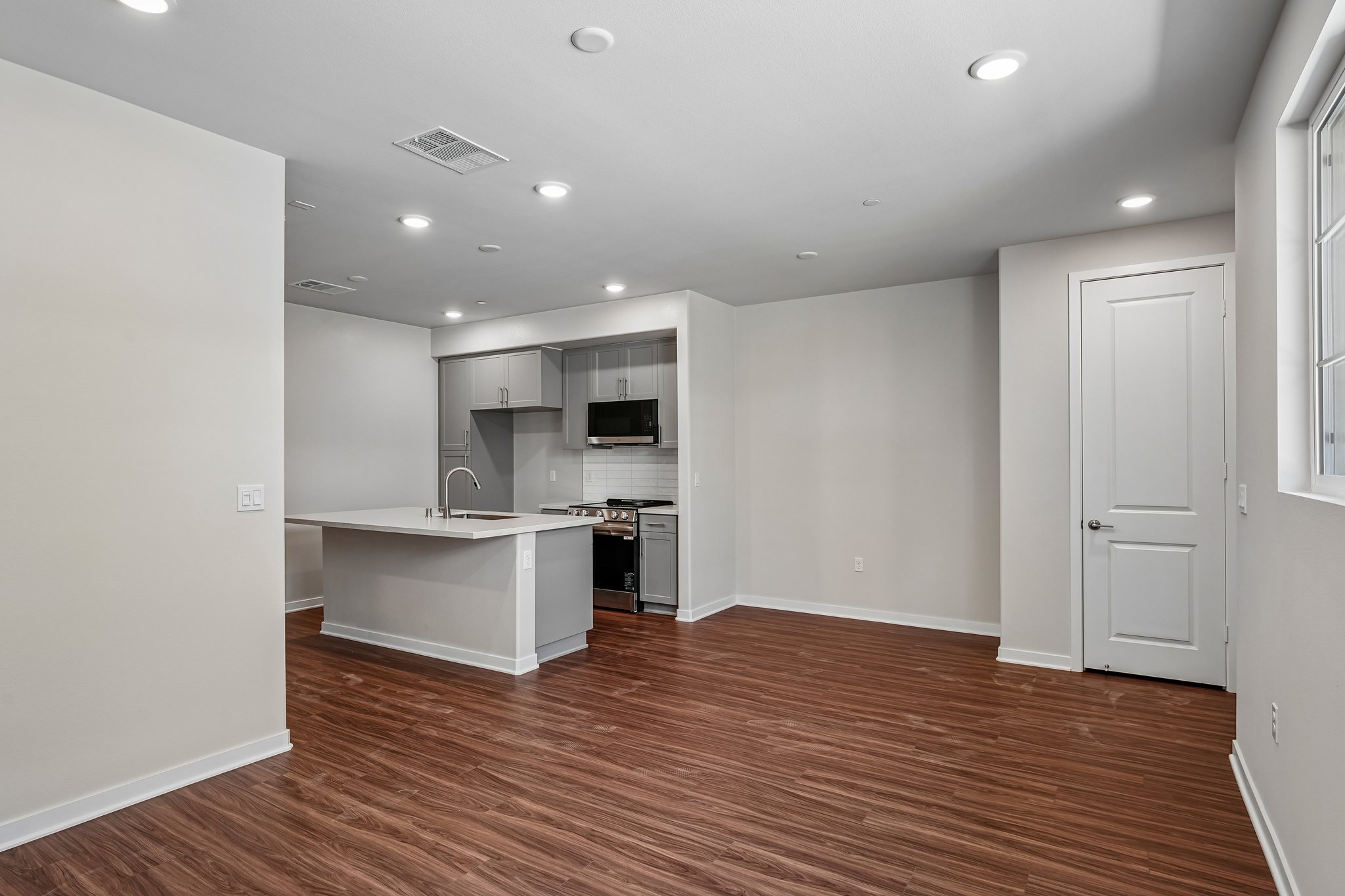 A kitchen with white cabinets.