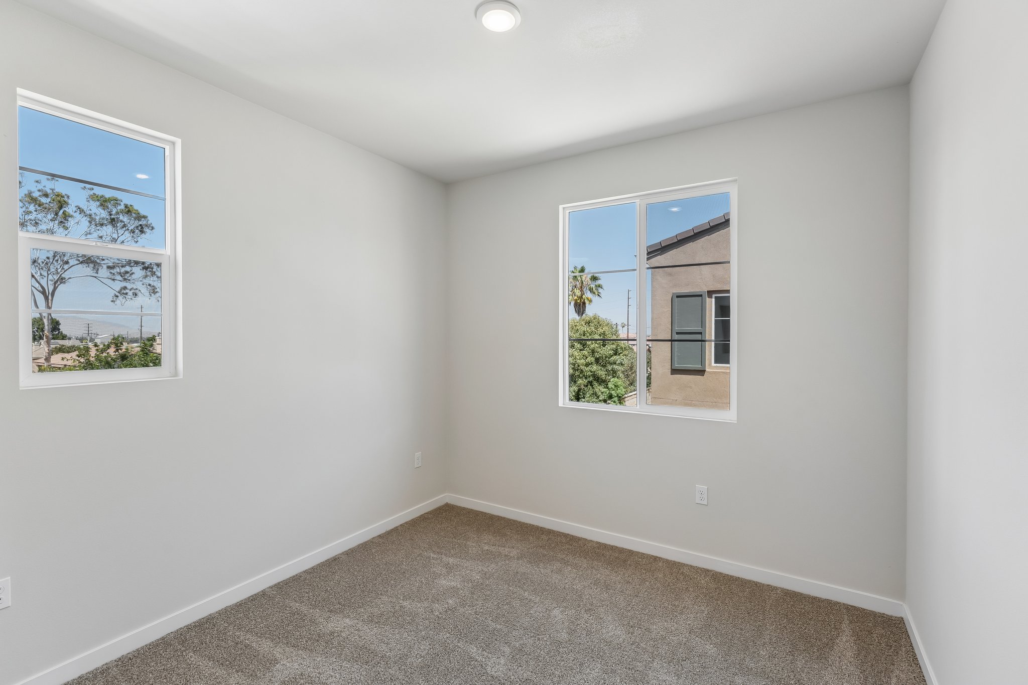 A room with windows.