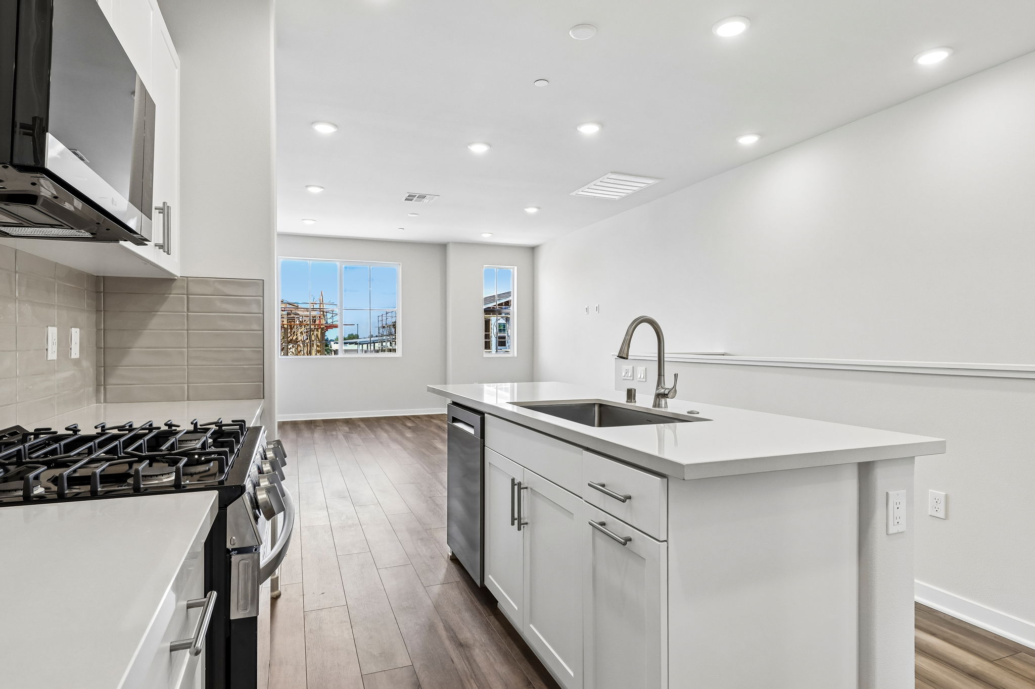 A kitchen with white cabinets.