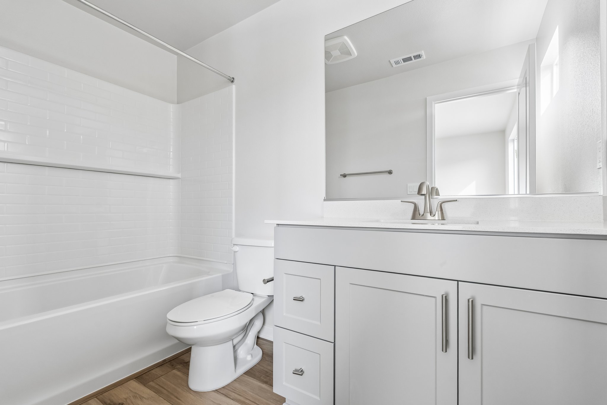 A bathroom with a toilet and bathtub.