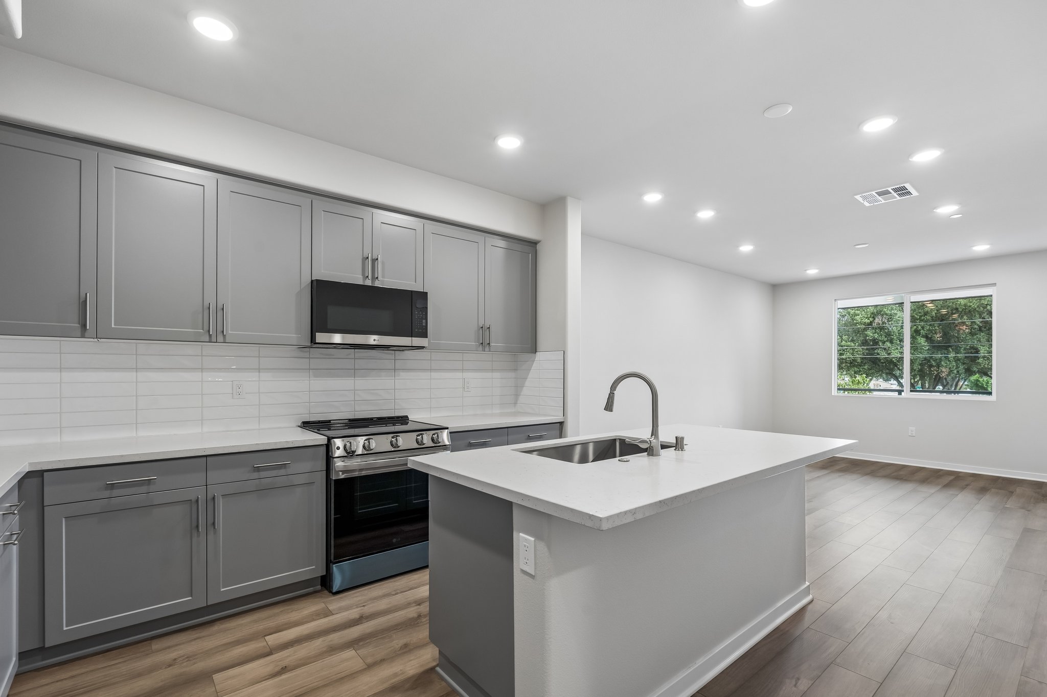 A kitchen with white cabinets.