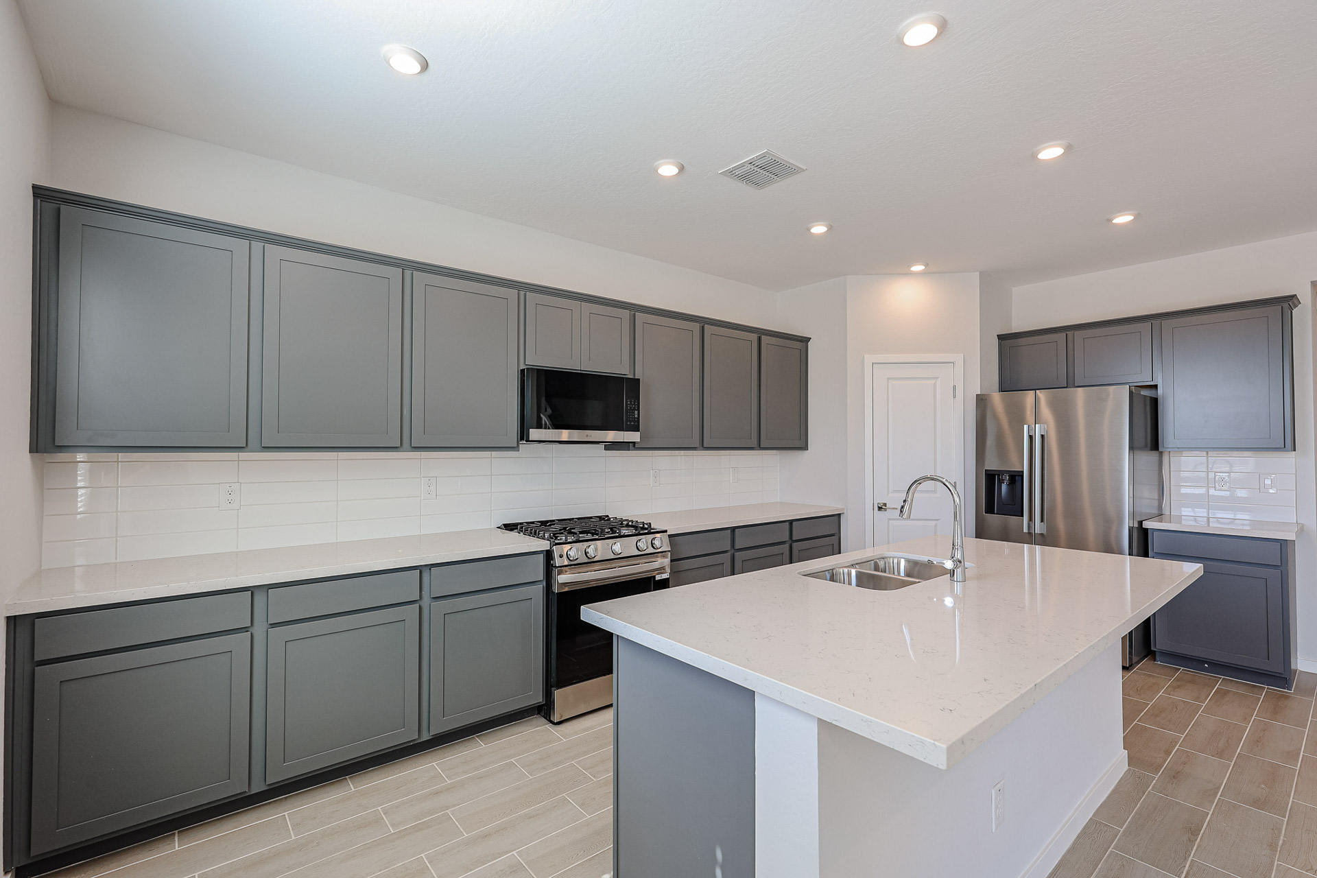 A kitchen with white cabinets.