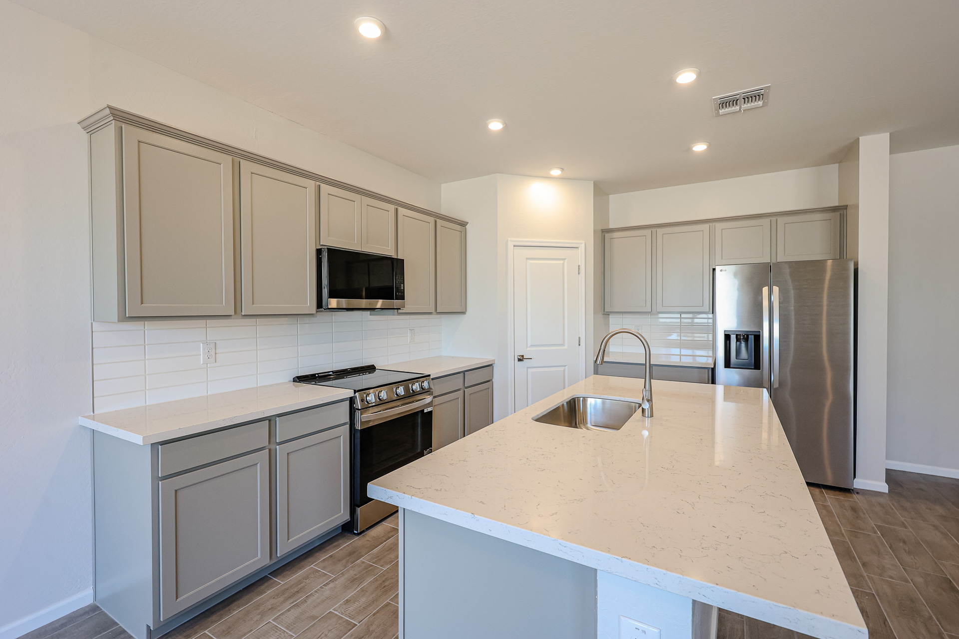 A kitchen with white cabinets.