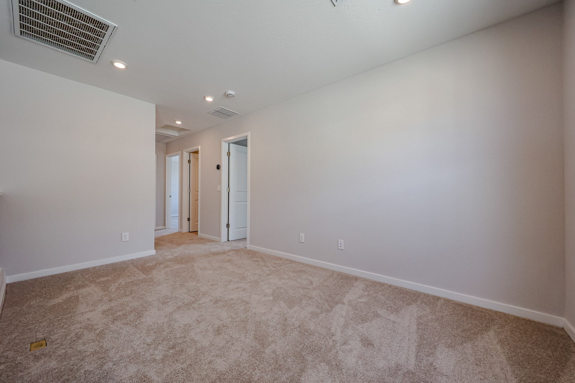 A room with a carpet and a carpet.