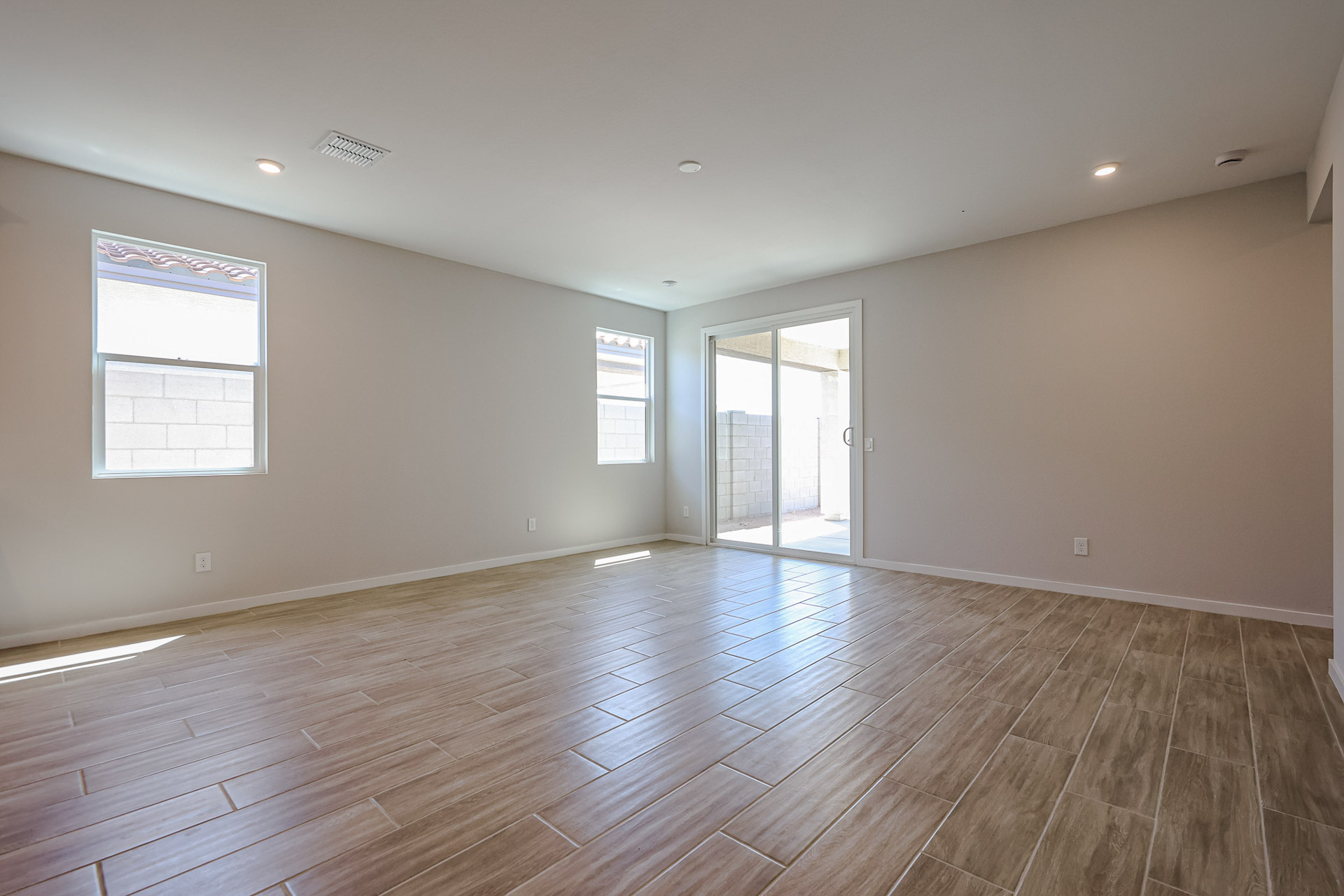 A room with a wood floor and windows.