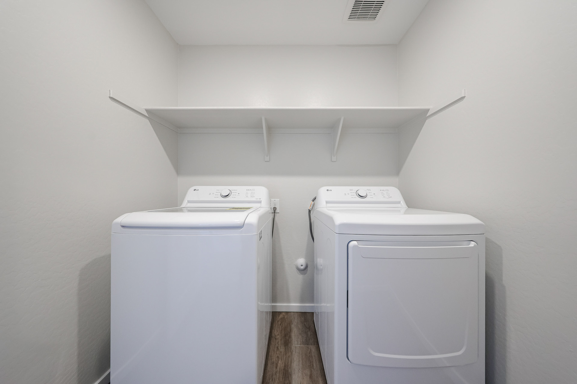 A white washing machine.