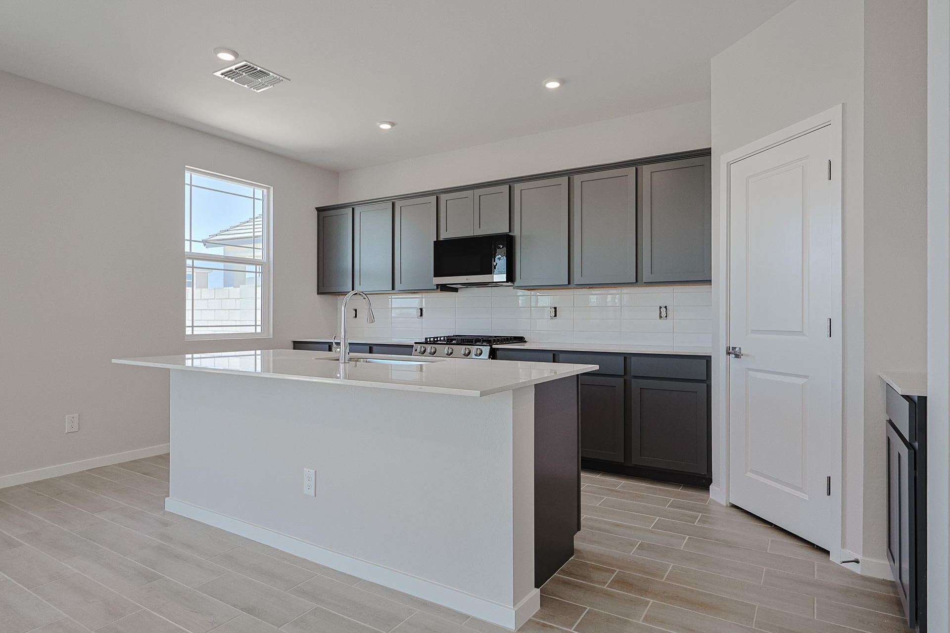 A kitchen with white cabinets.