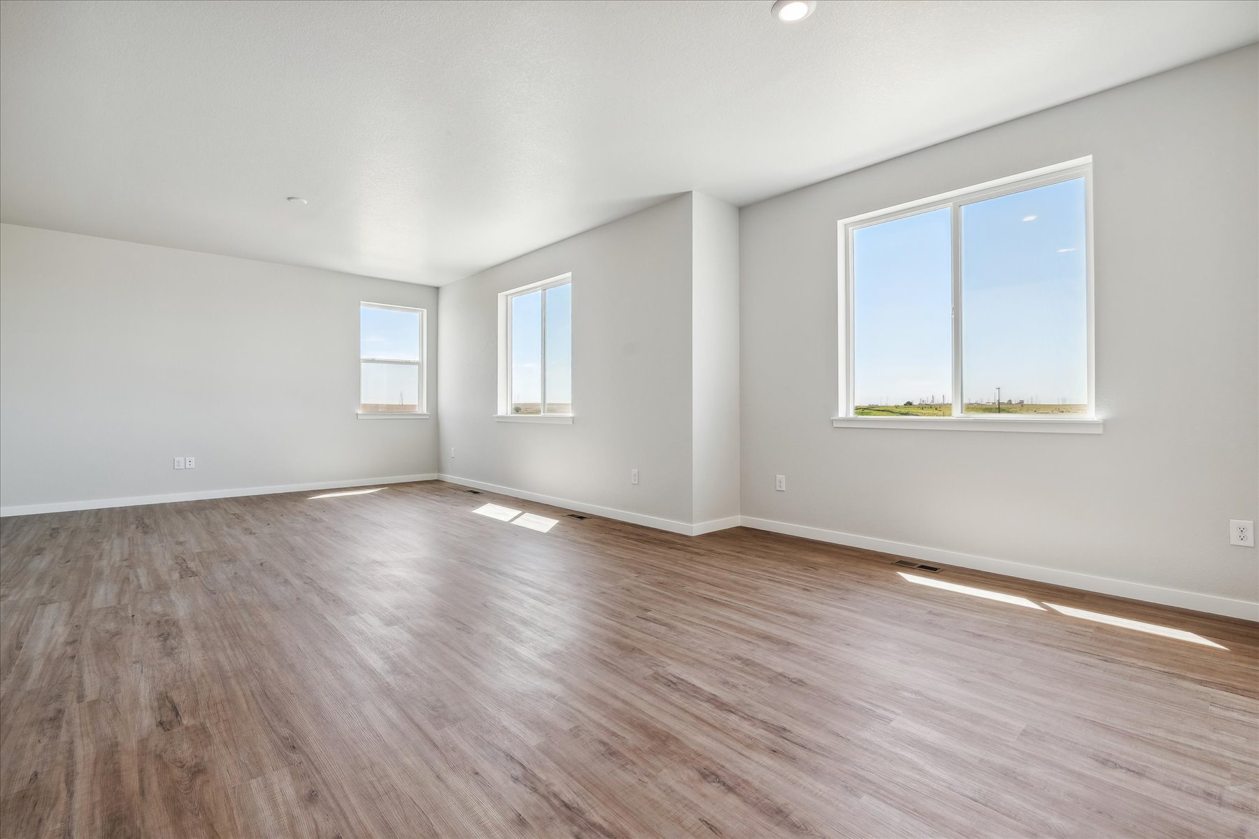 A room with windows.