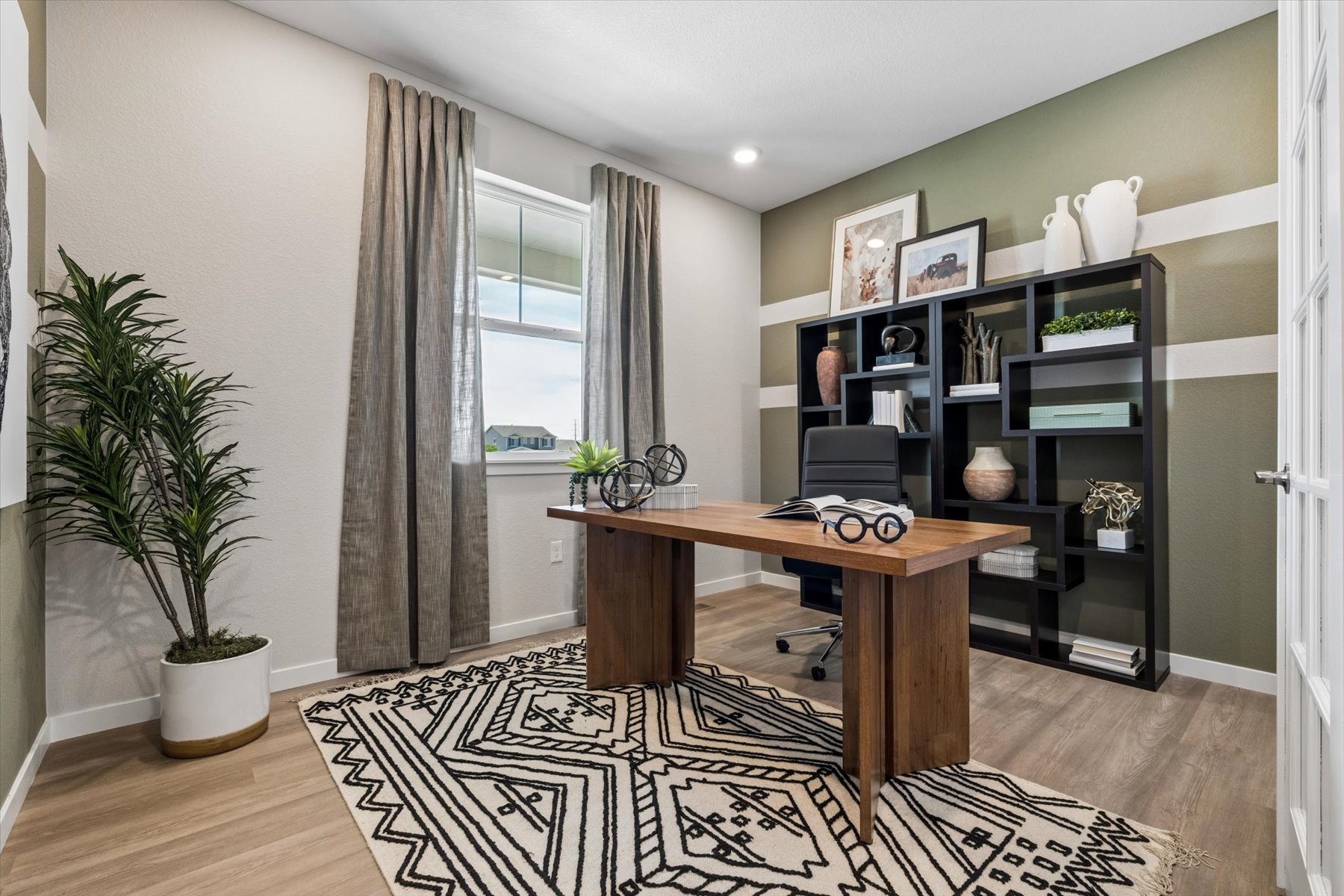 A room with a desk and a computer.