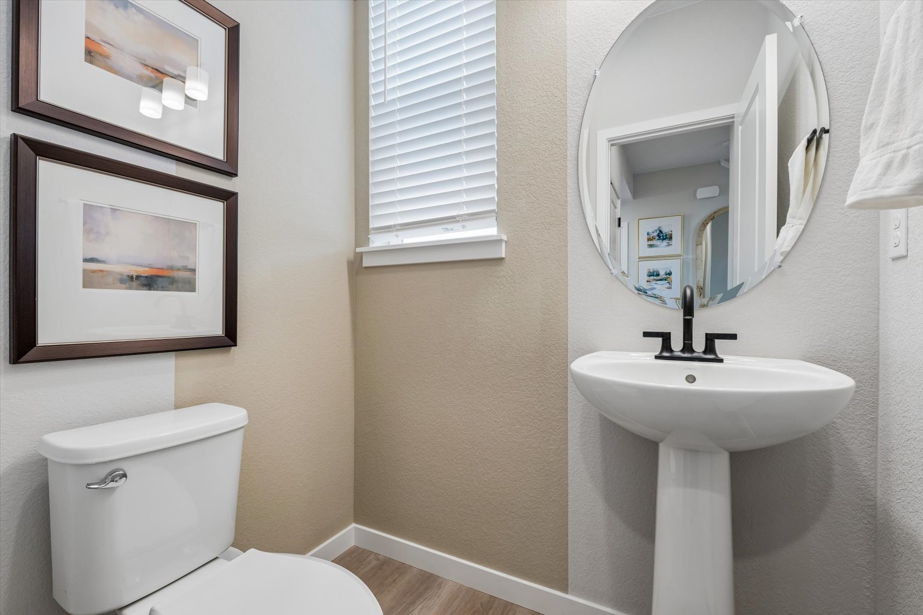 A bathroom with a sink and a mirror.