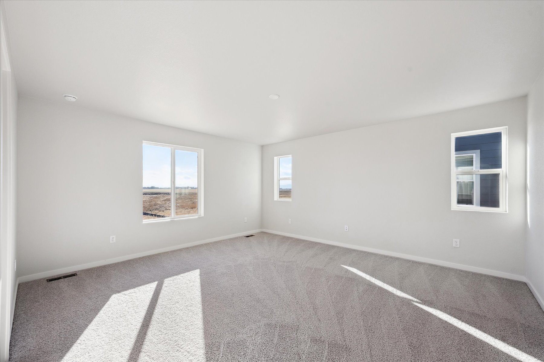 A room with windows.