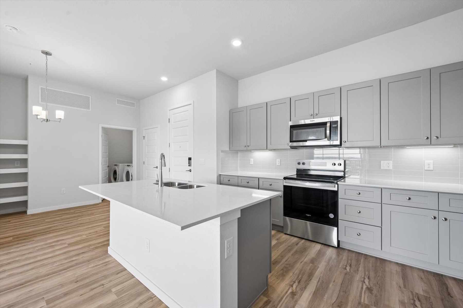 3401 483 Interlocken Blvd., #401