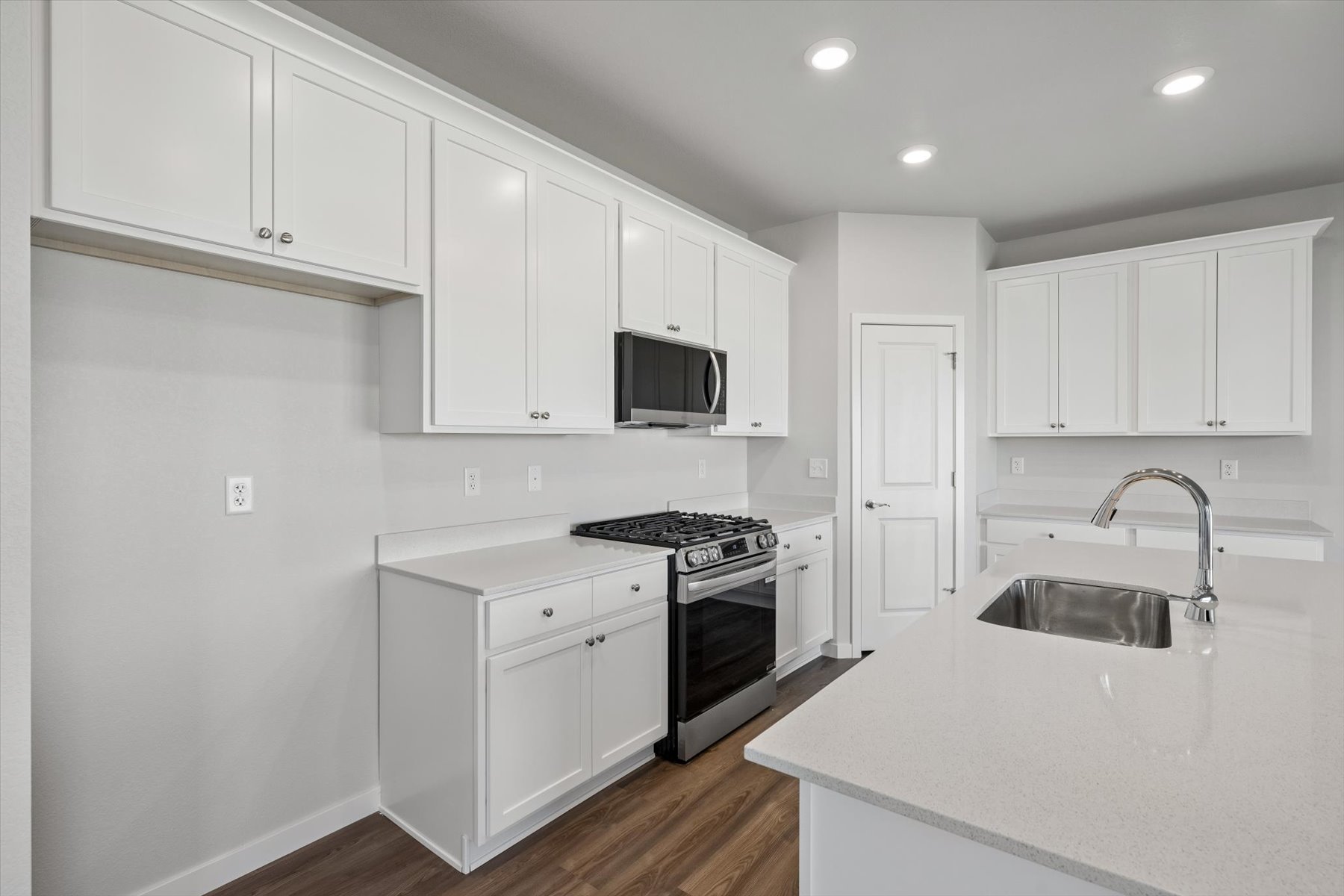A kitchen with white cabinets.