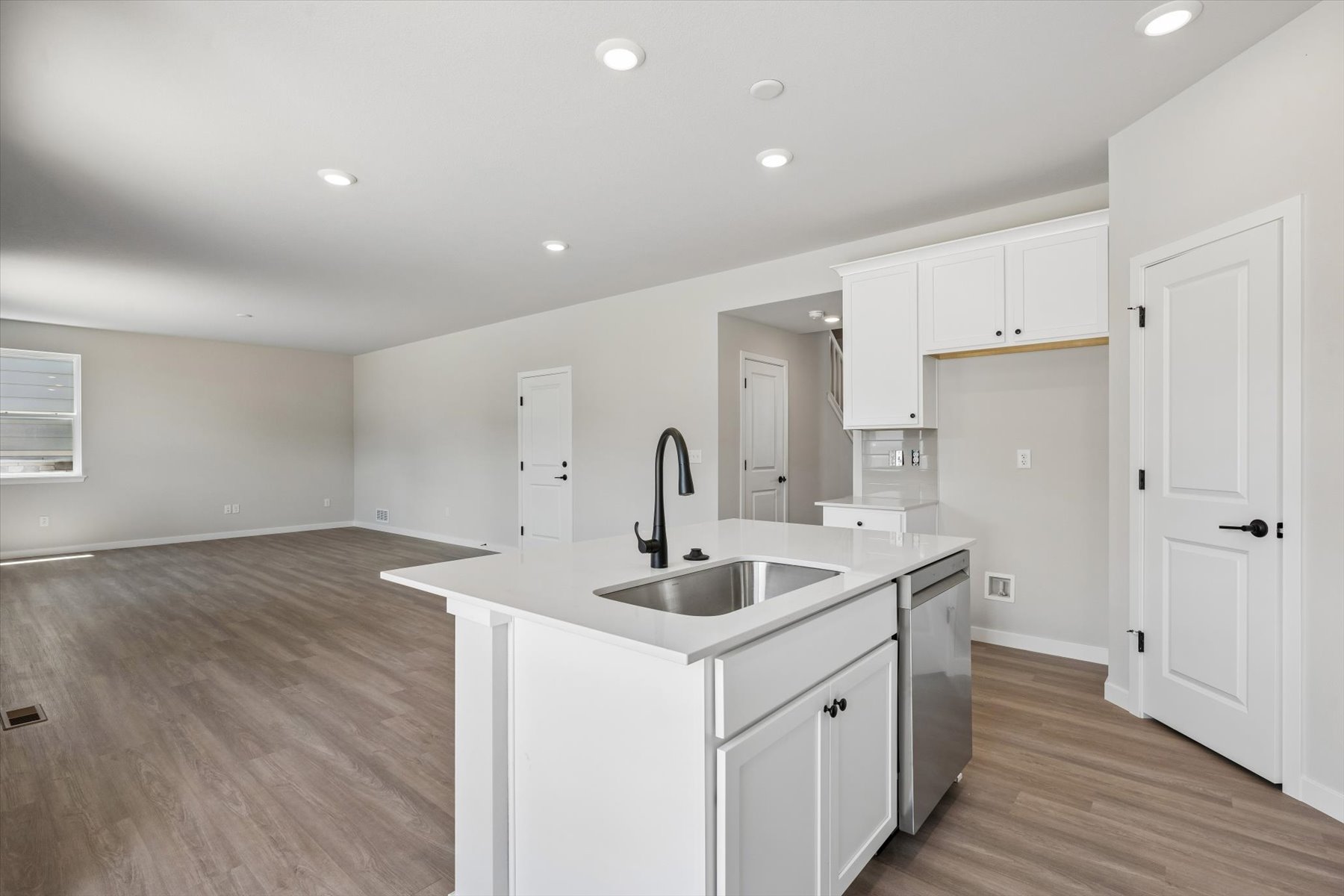 A kitchen with white cabinets.