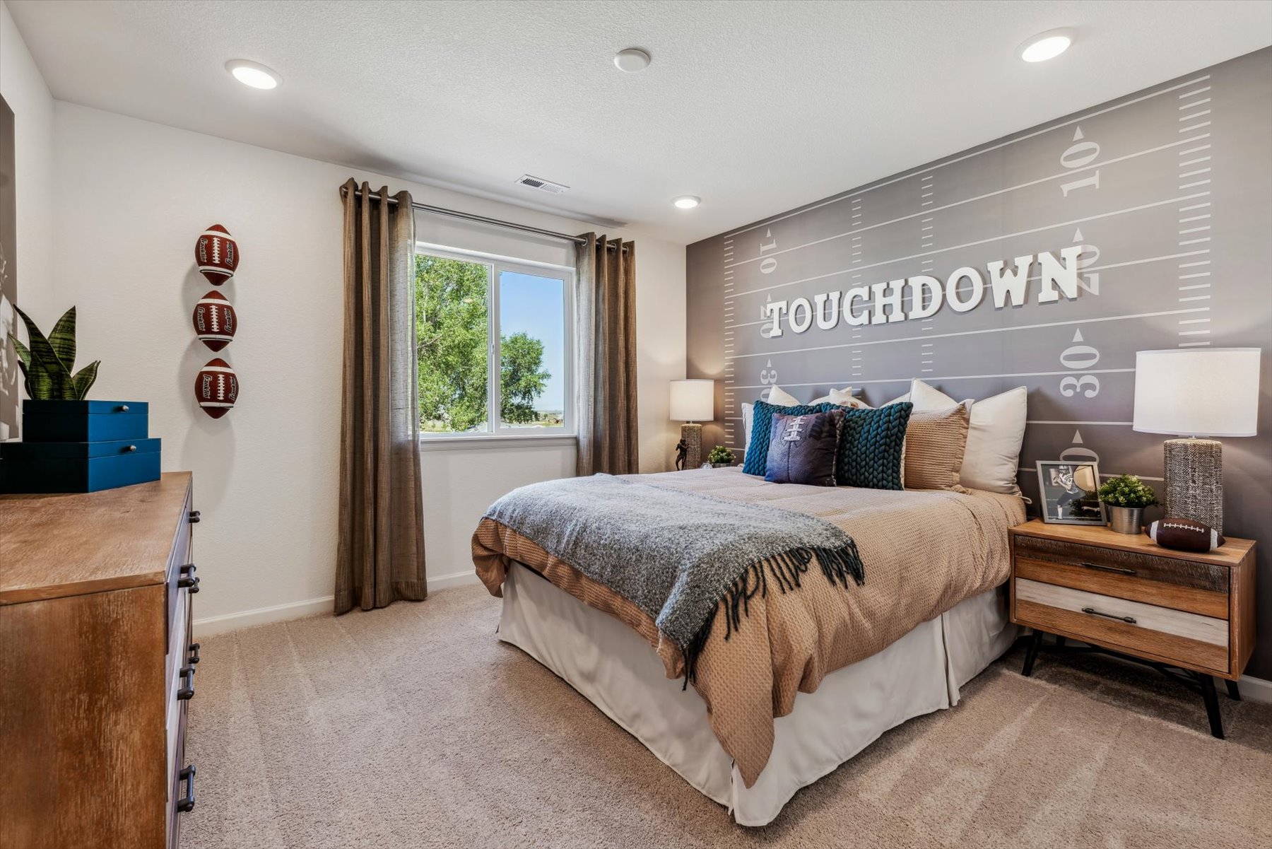 A bedroom with a bed and a desk.