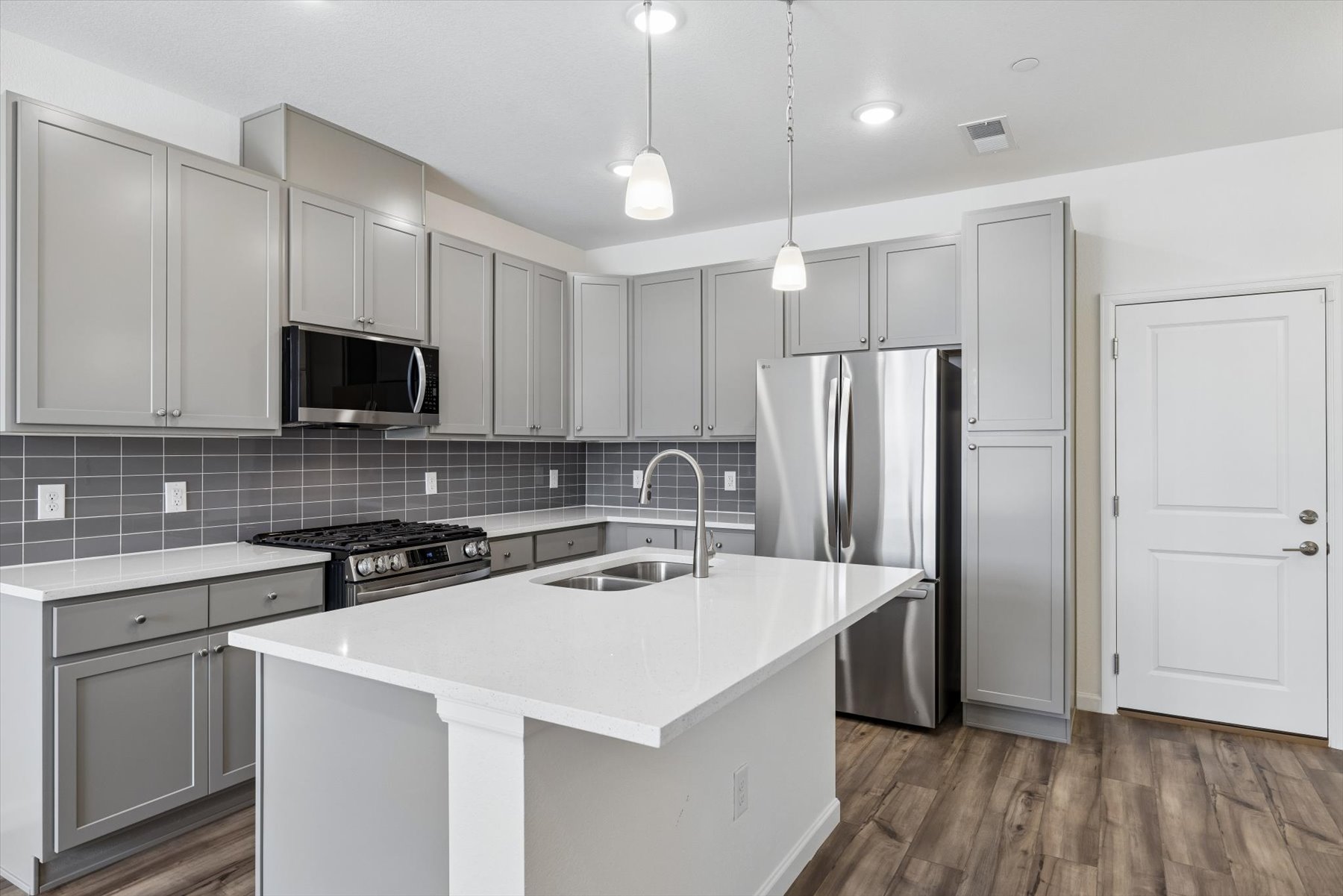 A kitchen with white cabinets.