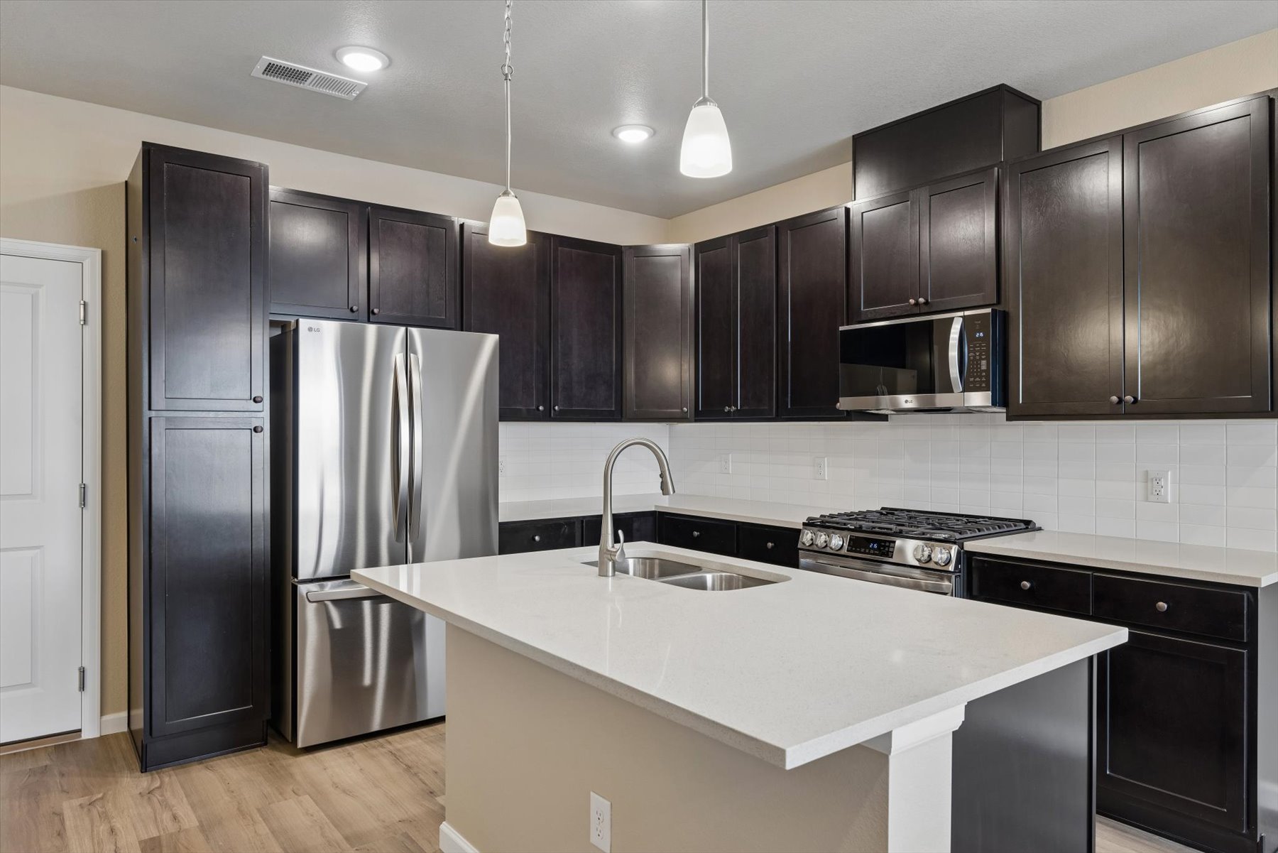 A kitchen with black cabinets.