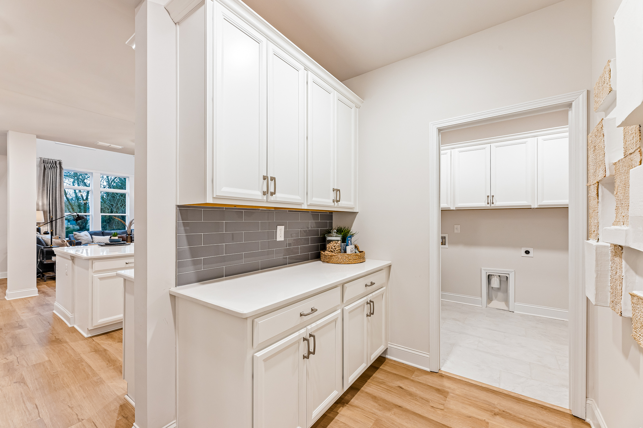 A kitchen with white cabinets.
