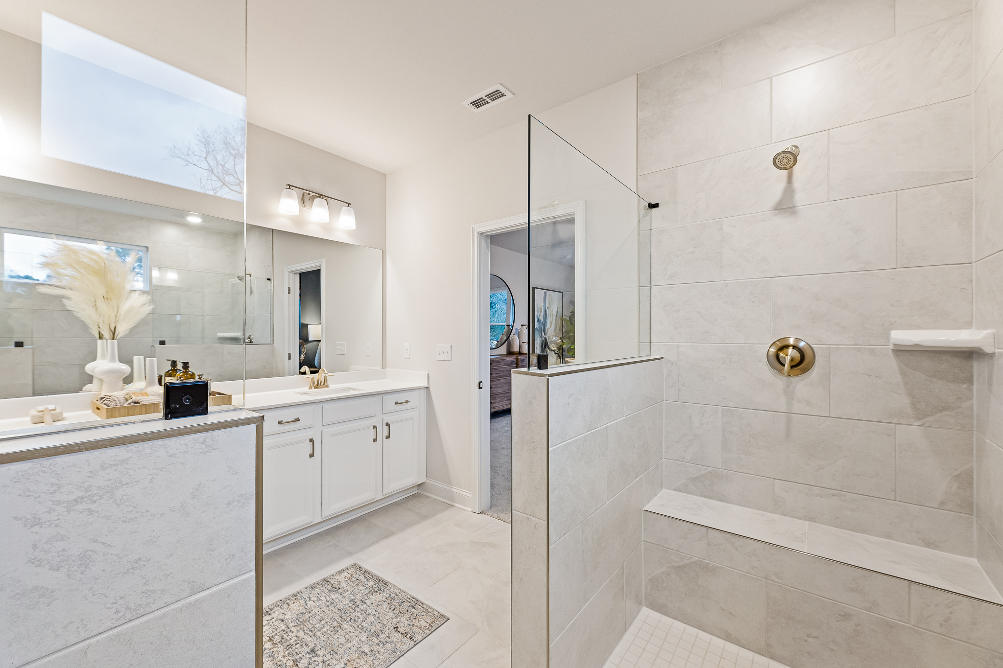 A bathroom with a tub and sink.