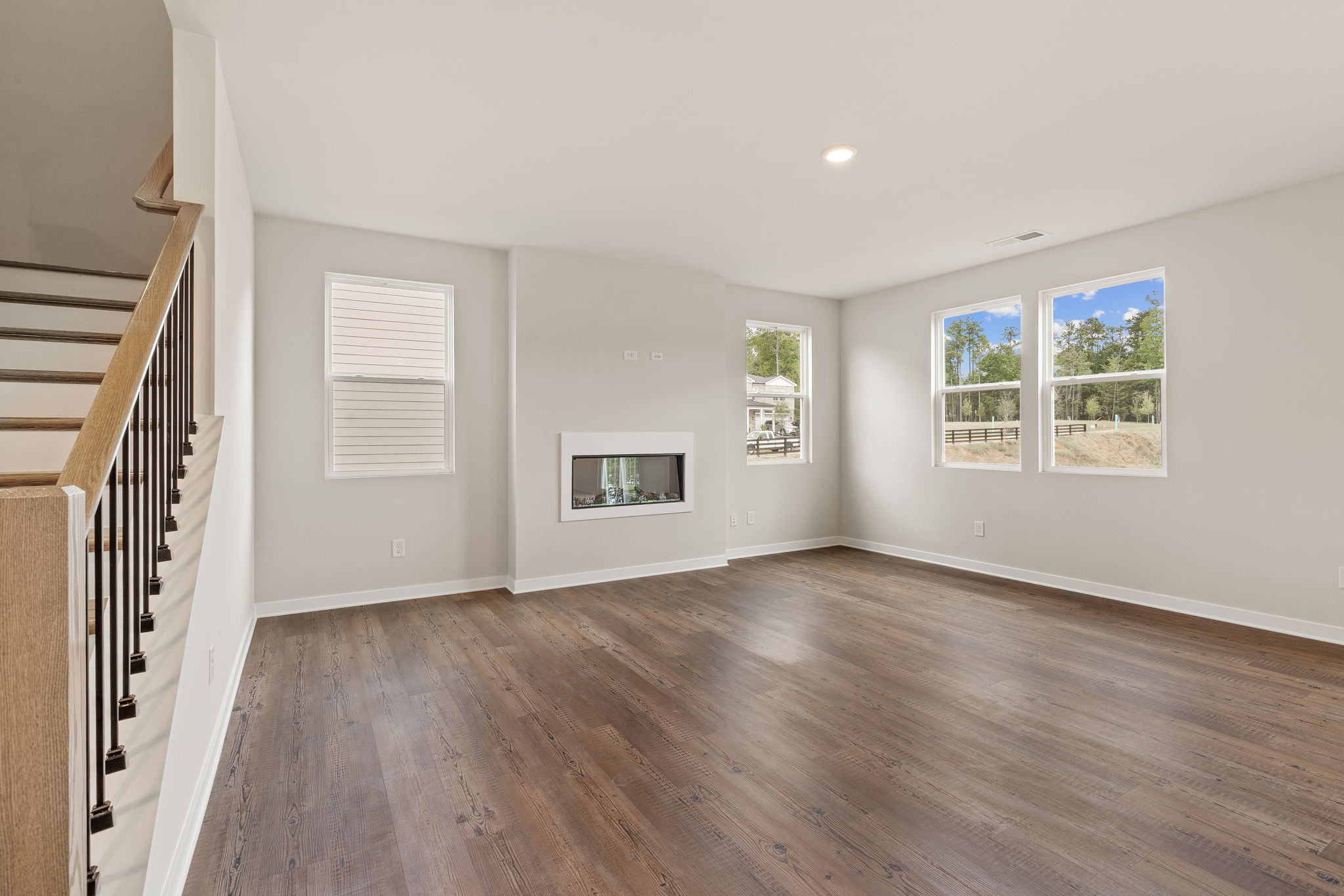 A room with a wood floor and windows.