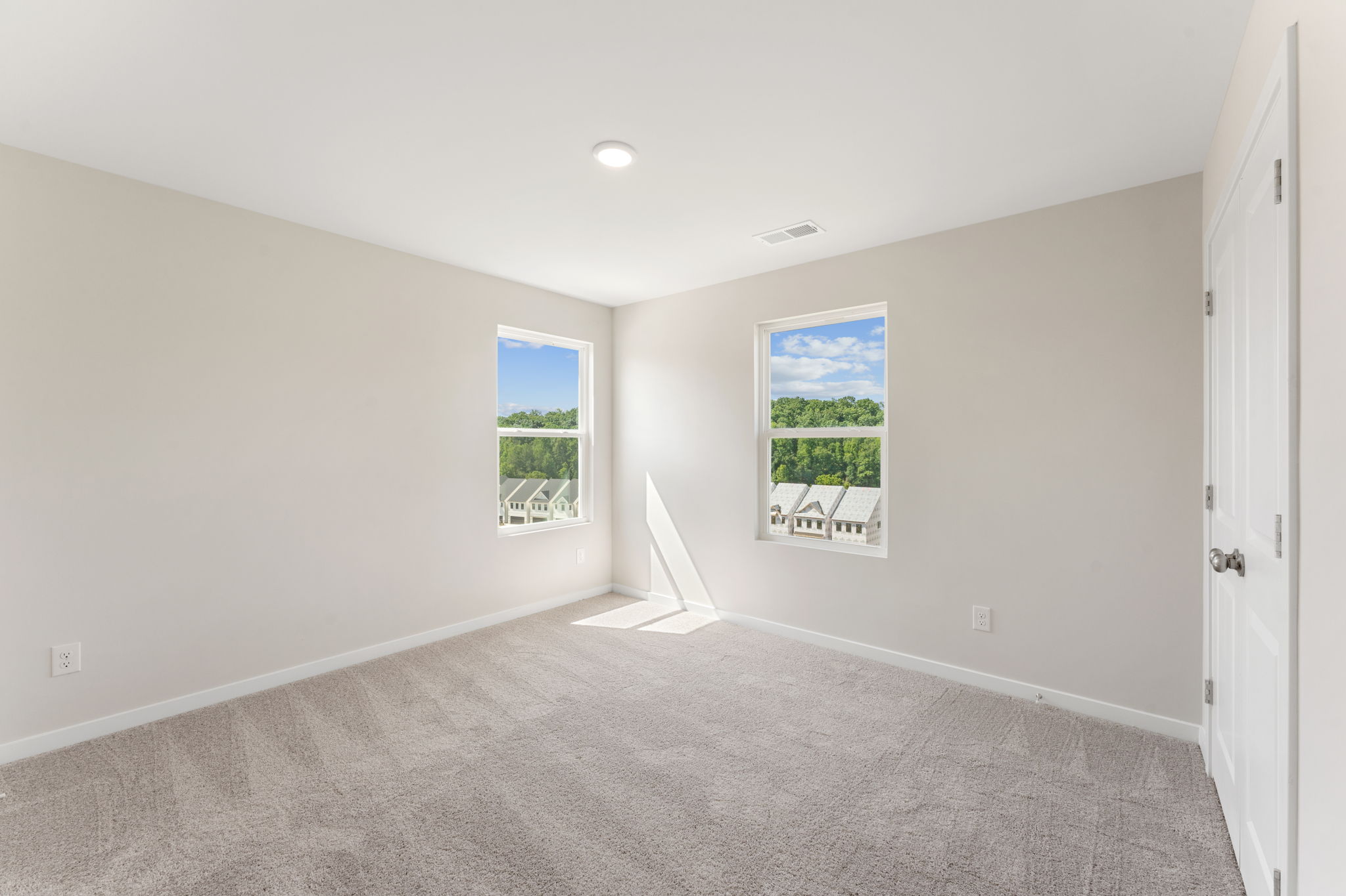 A room with a window and a carpet.