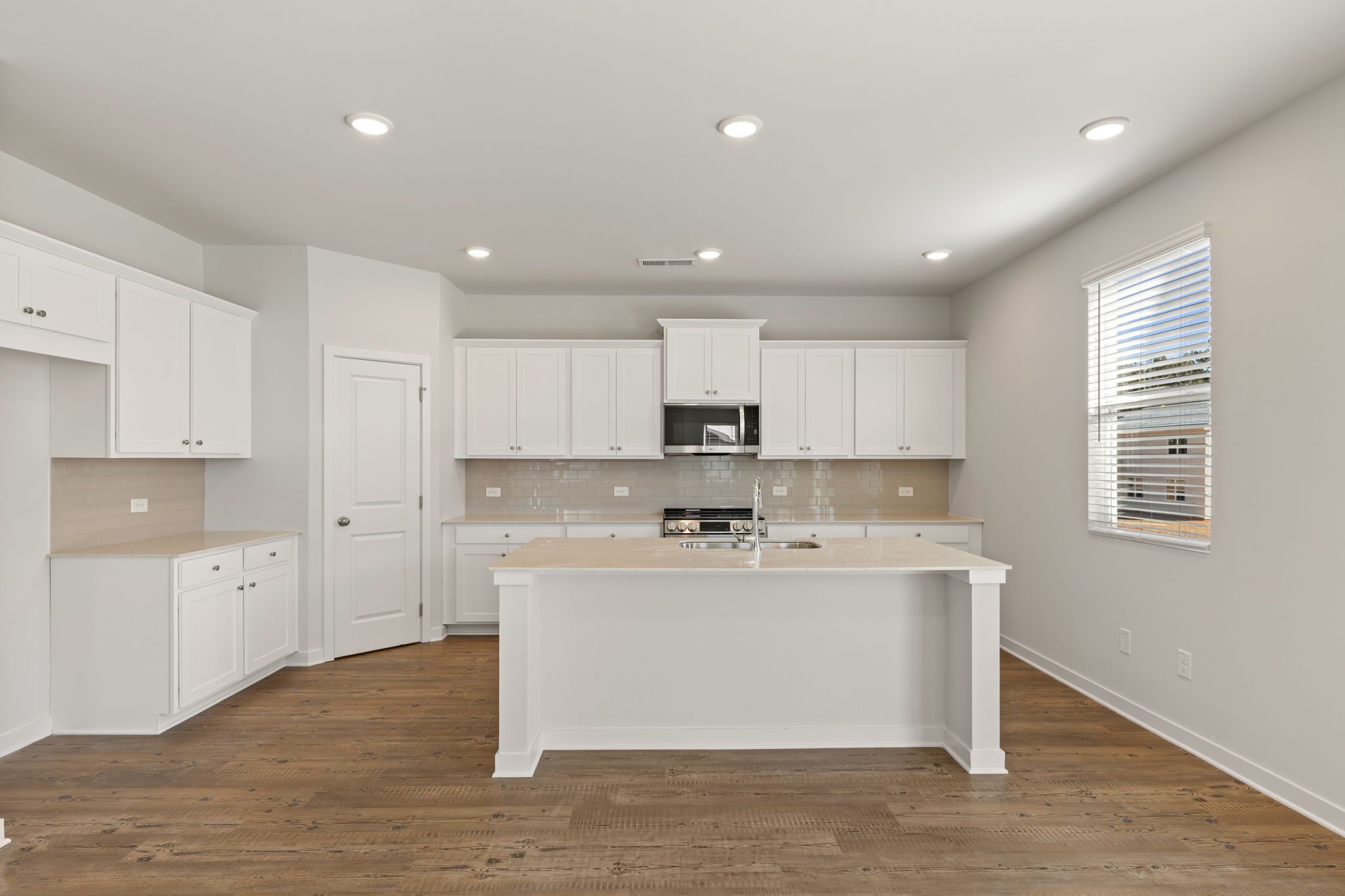 A kitchen with white cabinets.