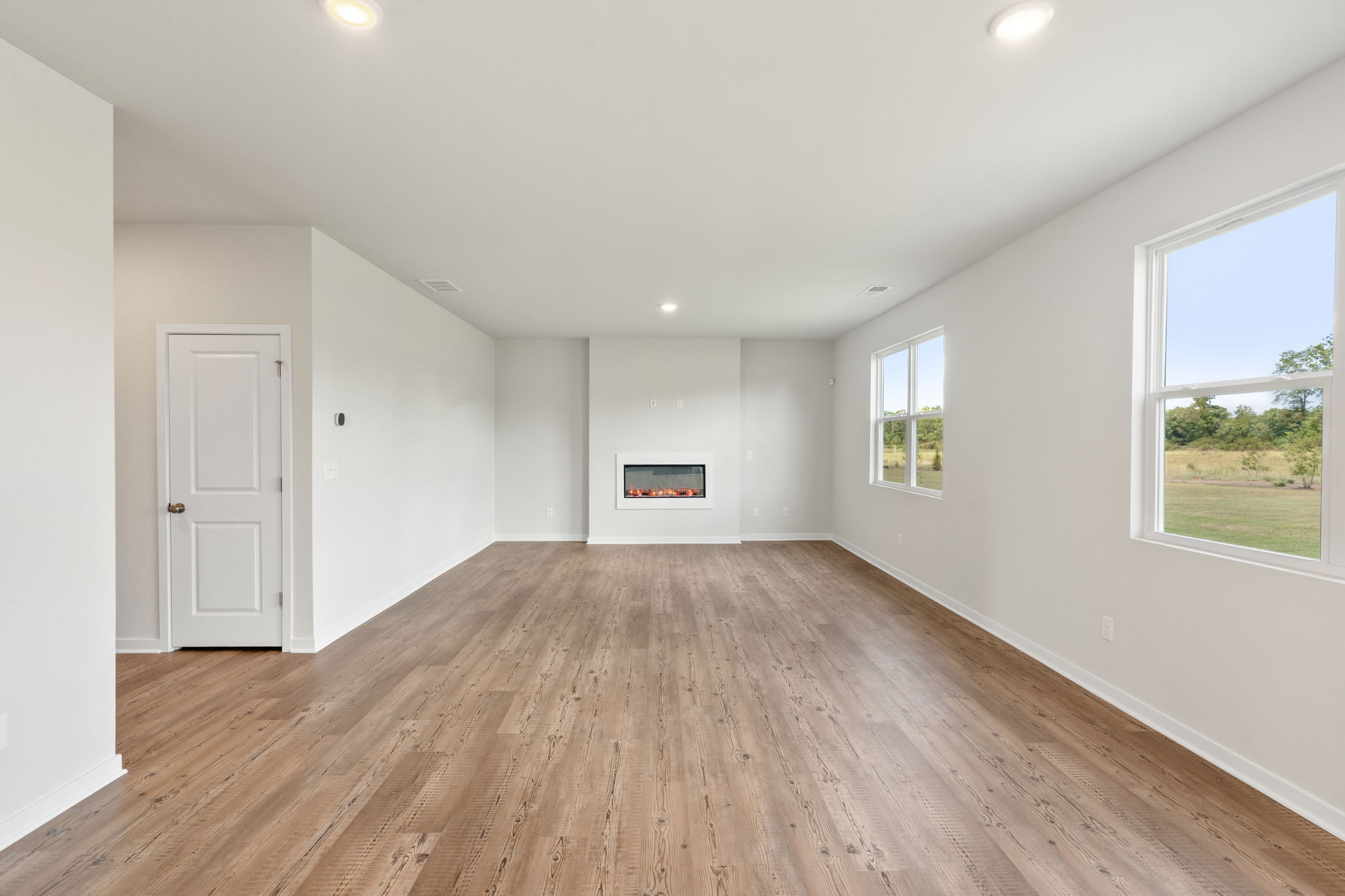 A room with a wood floor and windows.