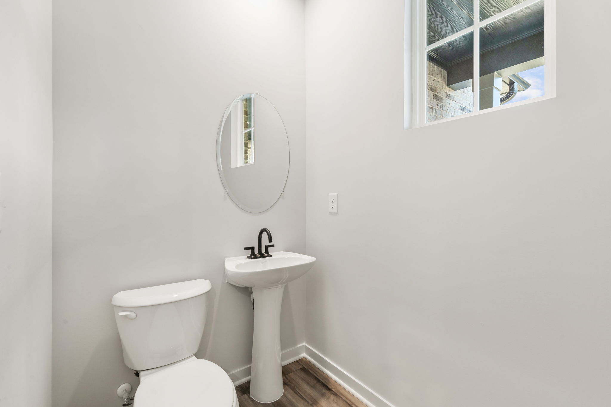 A bathroom with a sink and a mirror.