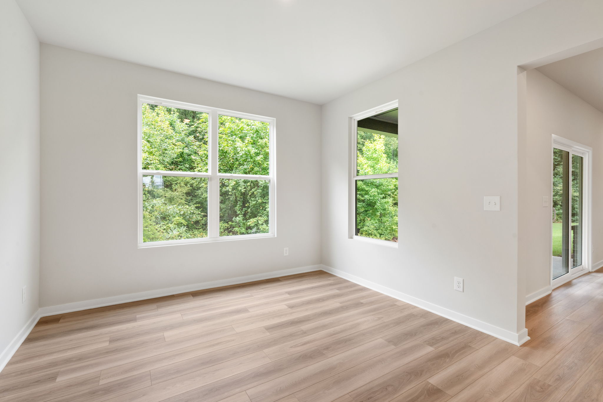 A room with windows.