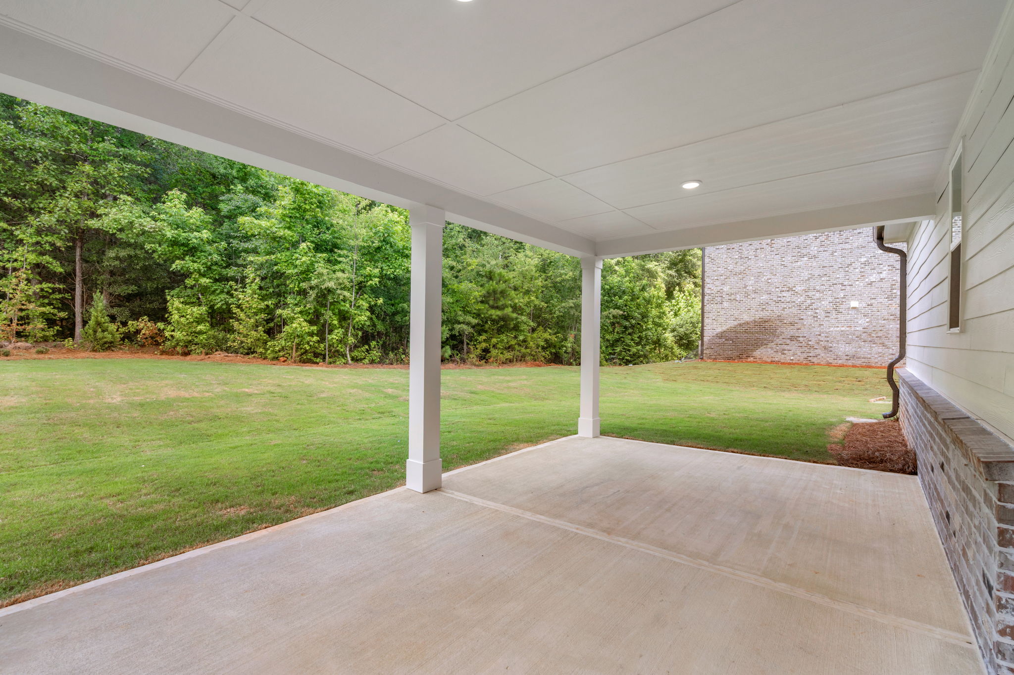 A covered patio with a covered patio.