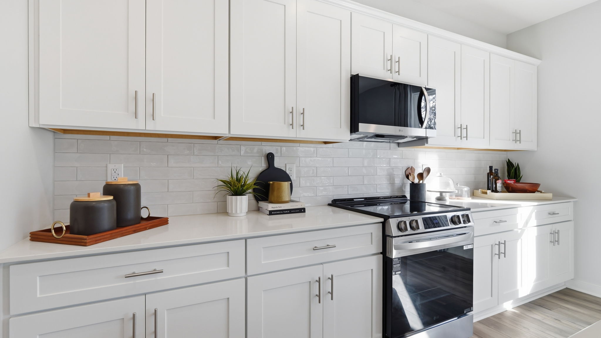 A kitchen with white cabinets.