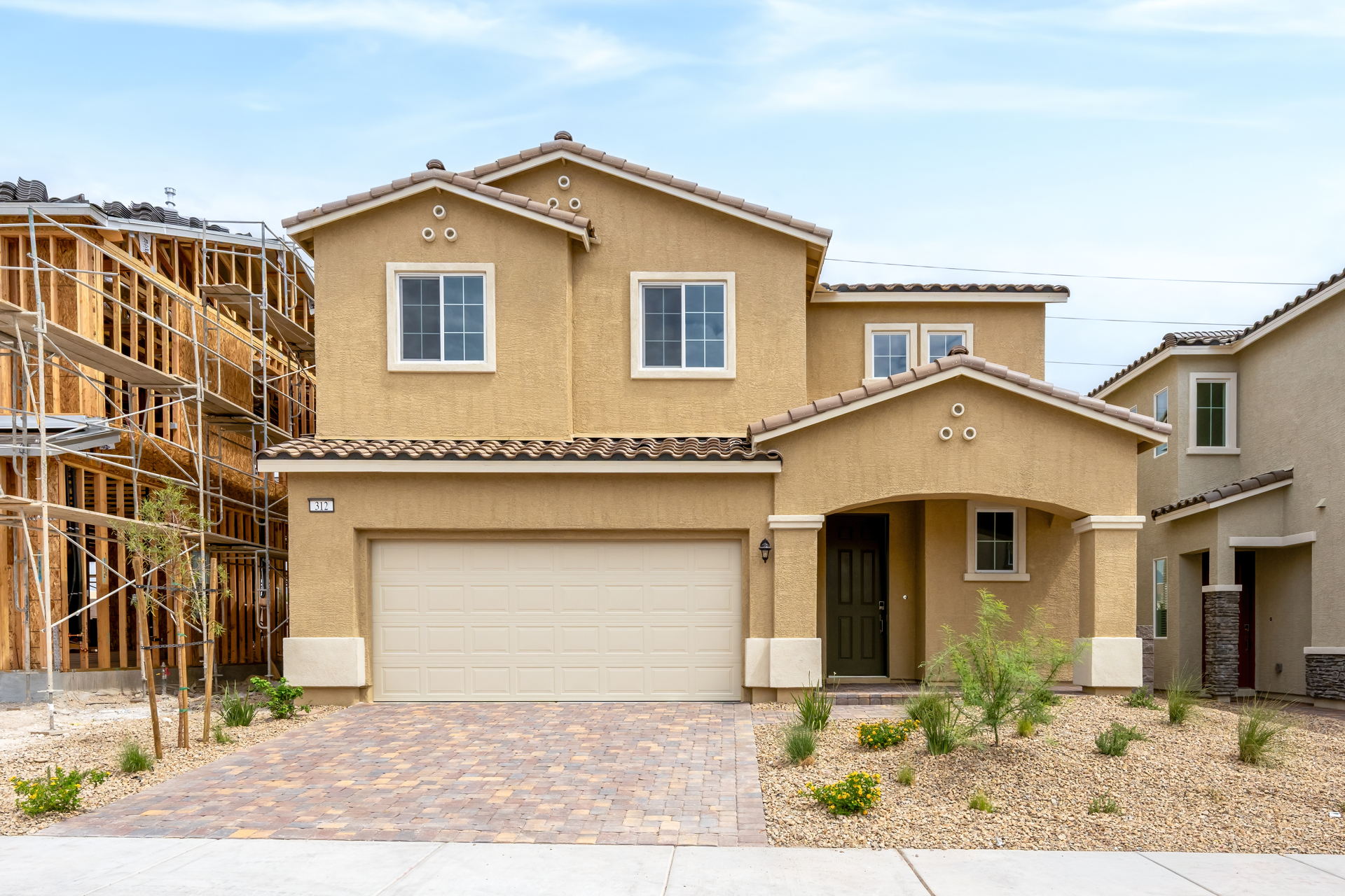 BRV070 312 LUPTON AVE