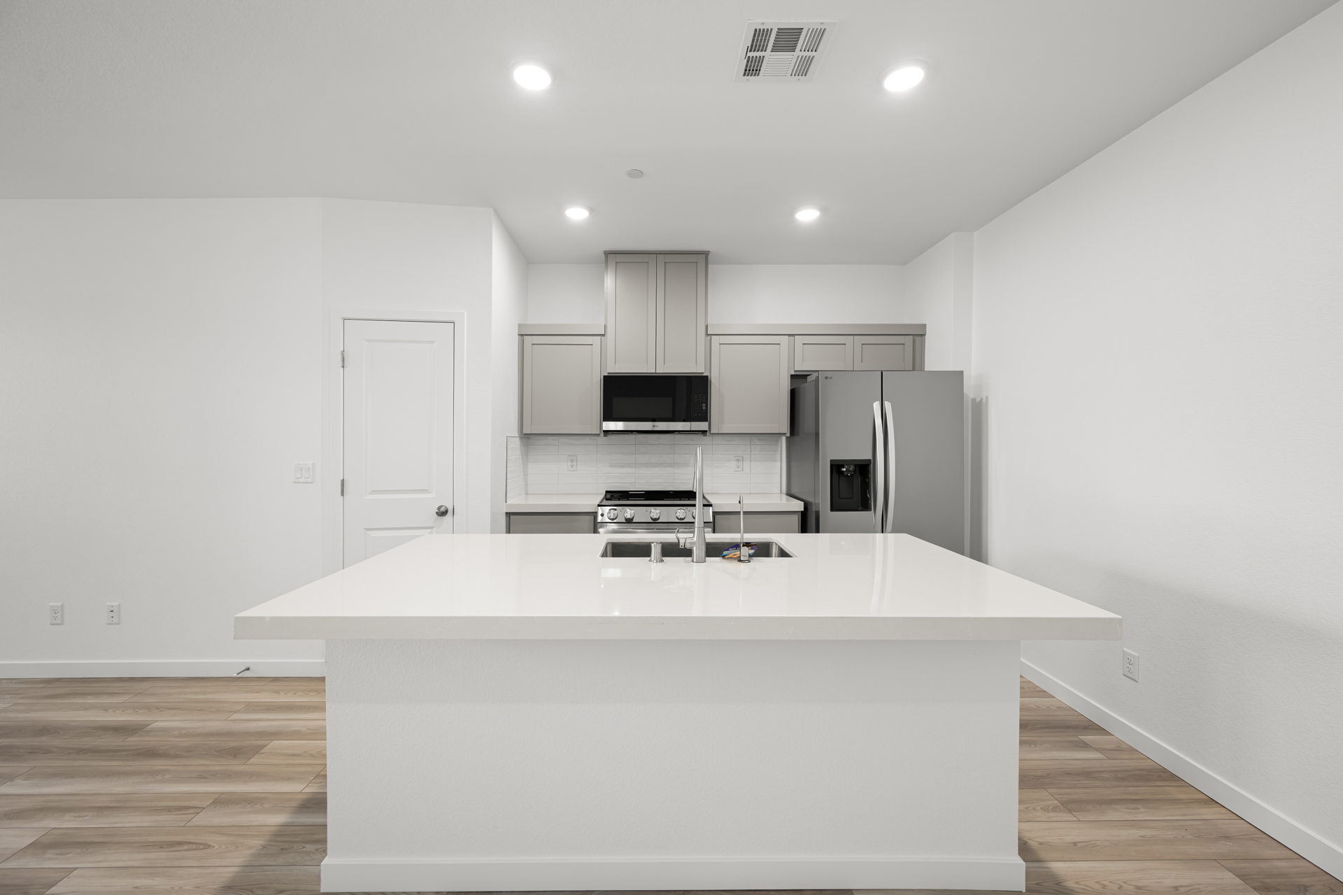 A kitchen with white cabinets.
