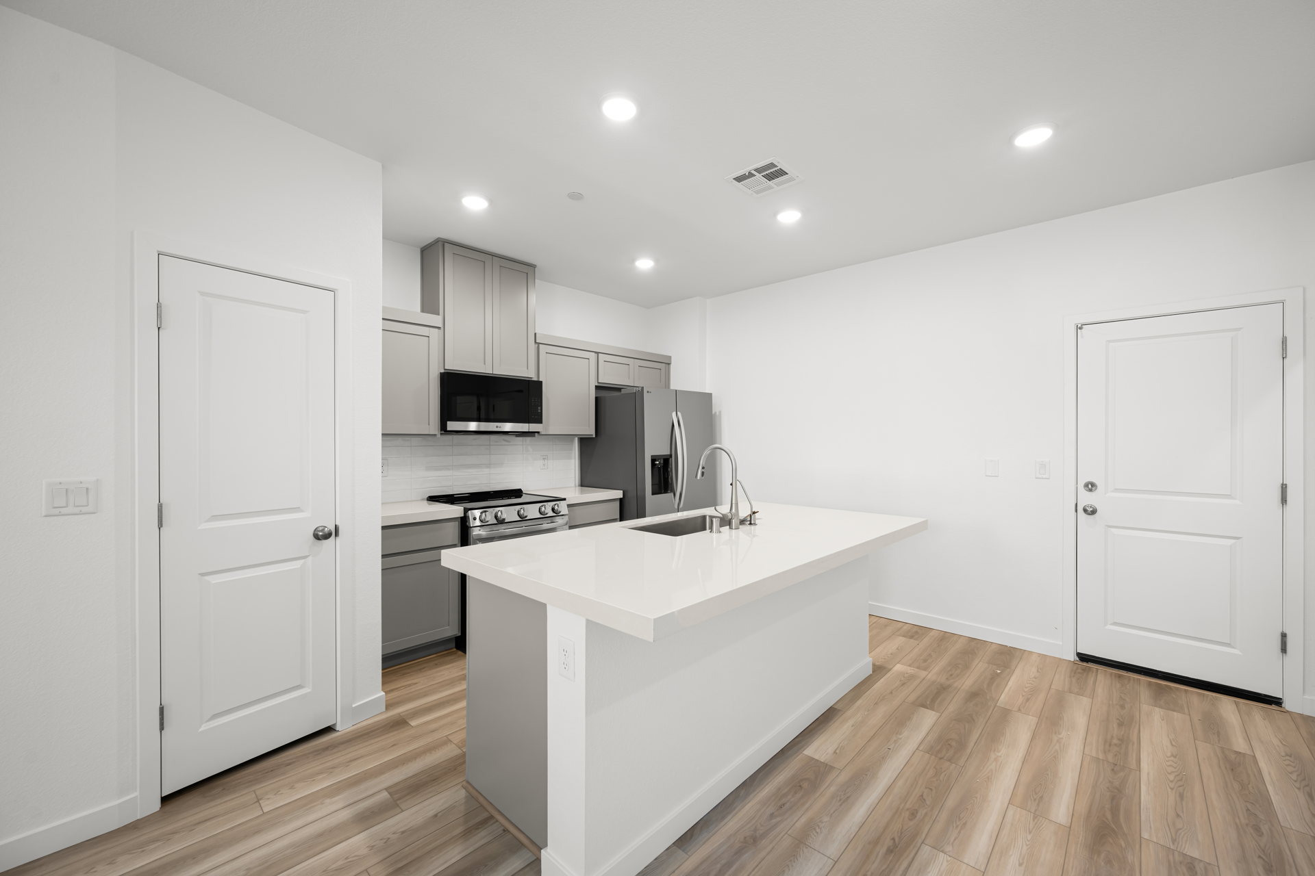 A kitchen with white cabinets.