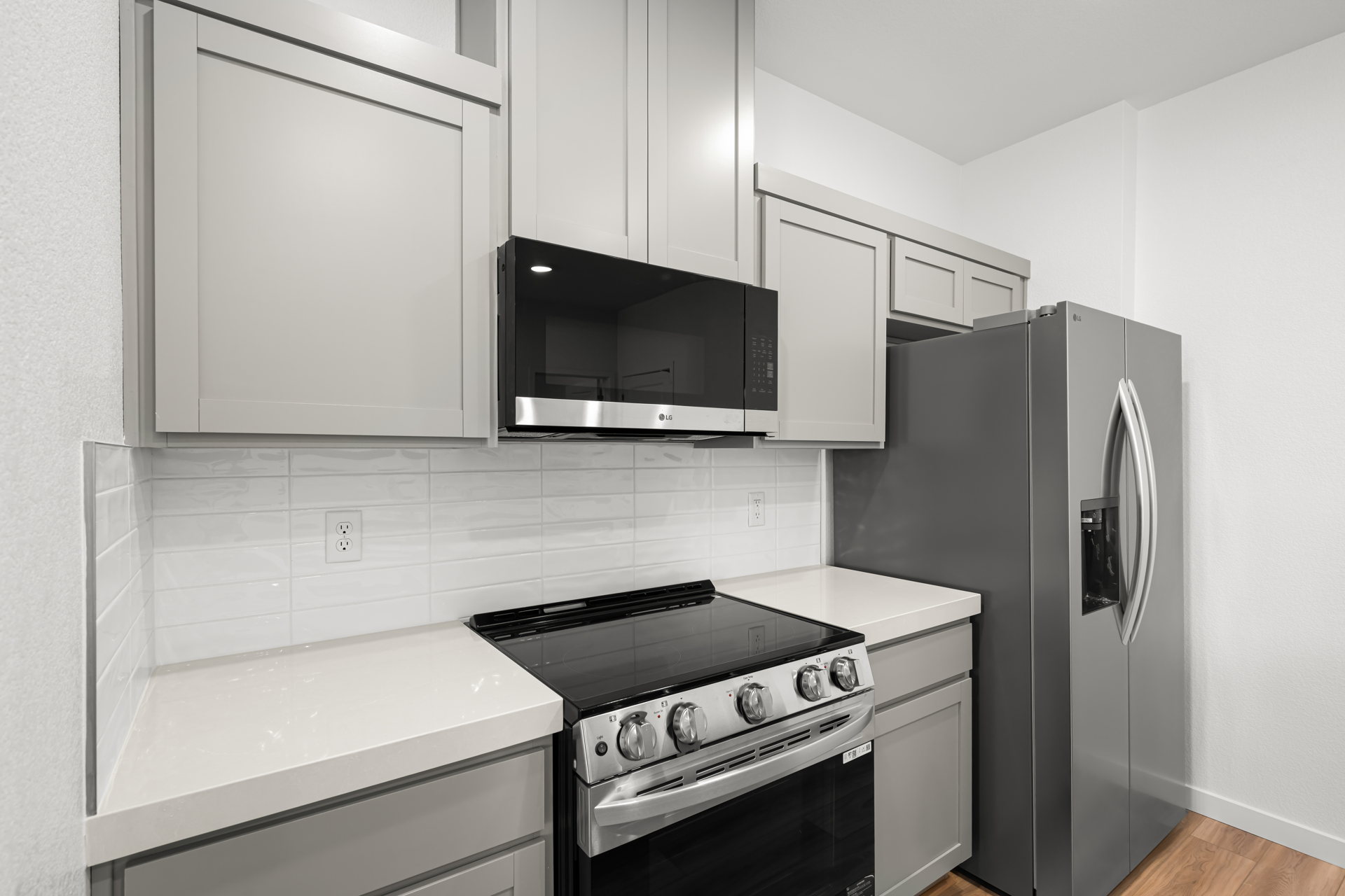A kitchen with white cabinets.