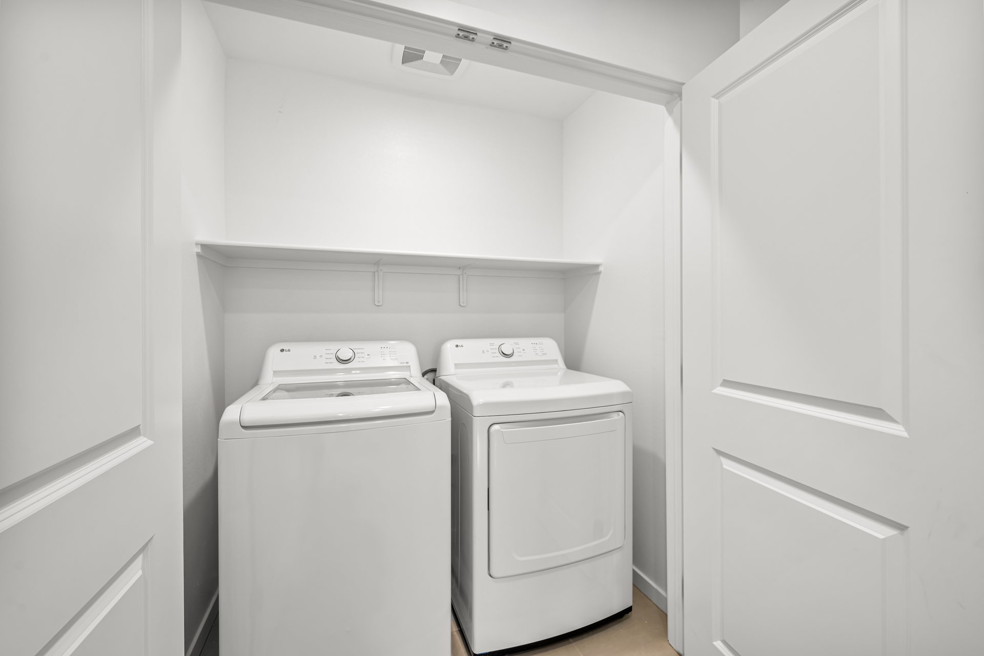 A washing machine in a room.