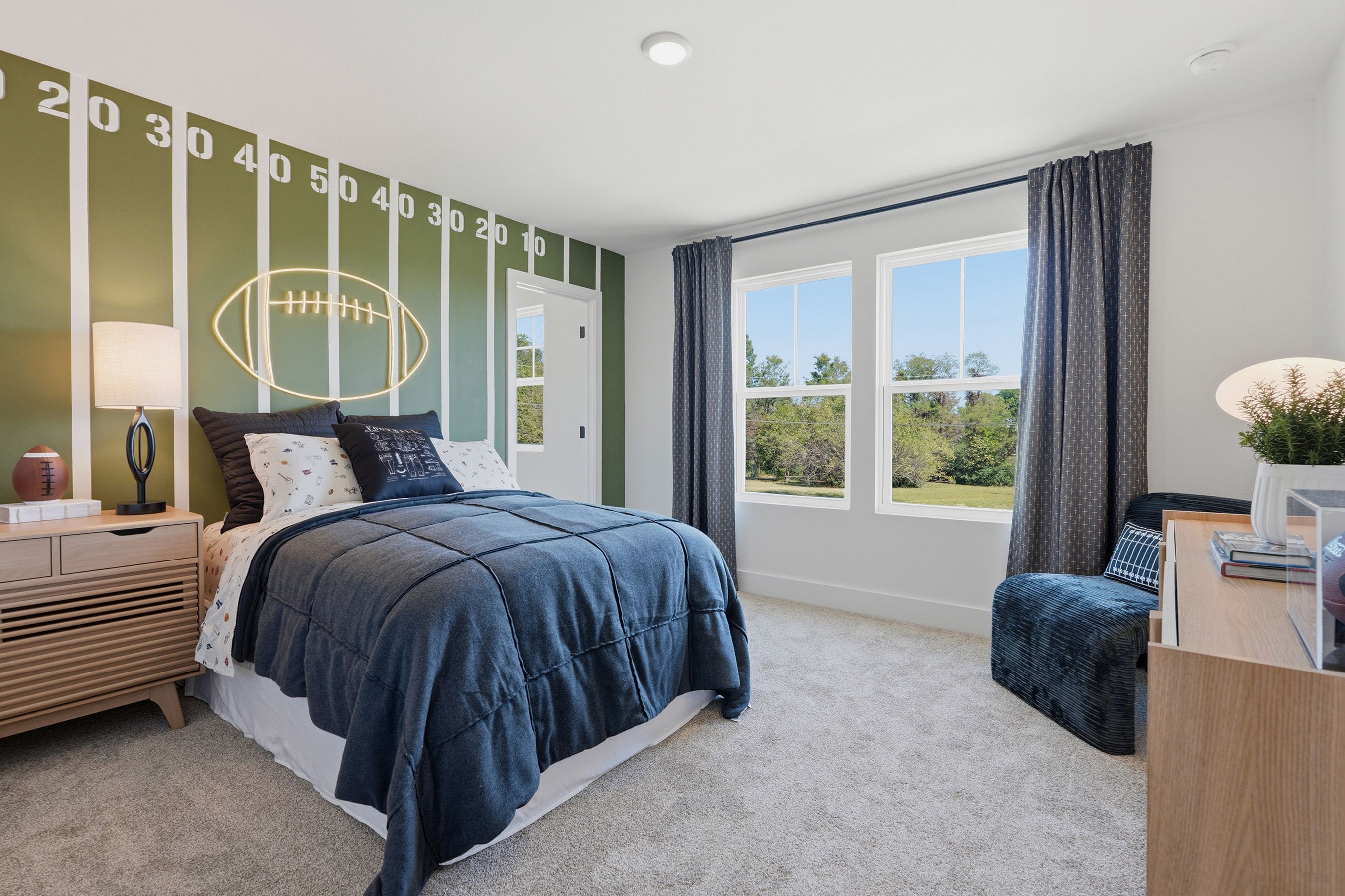 A bedroom with a bed and a desk.