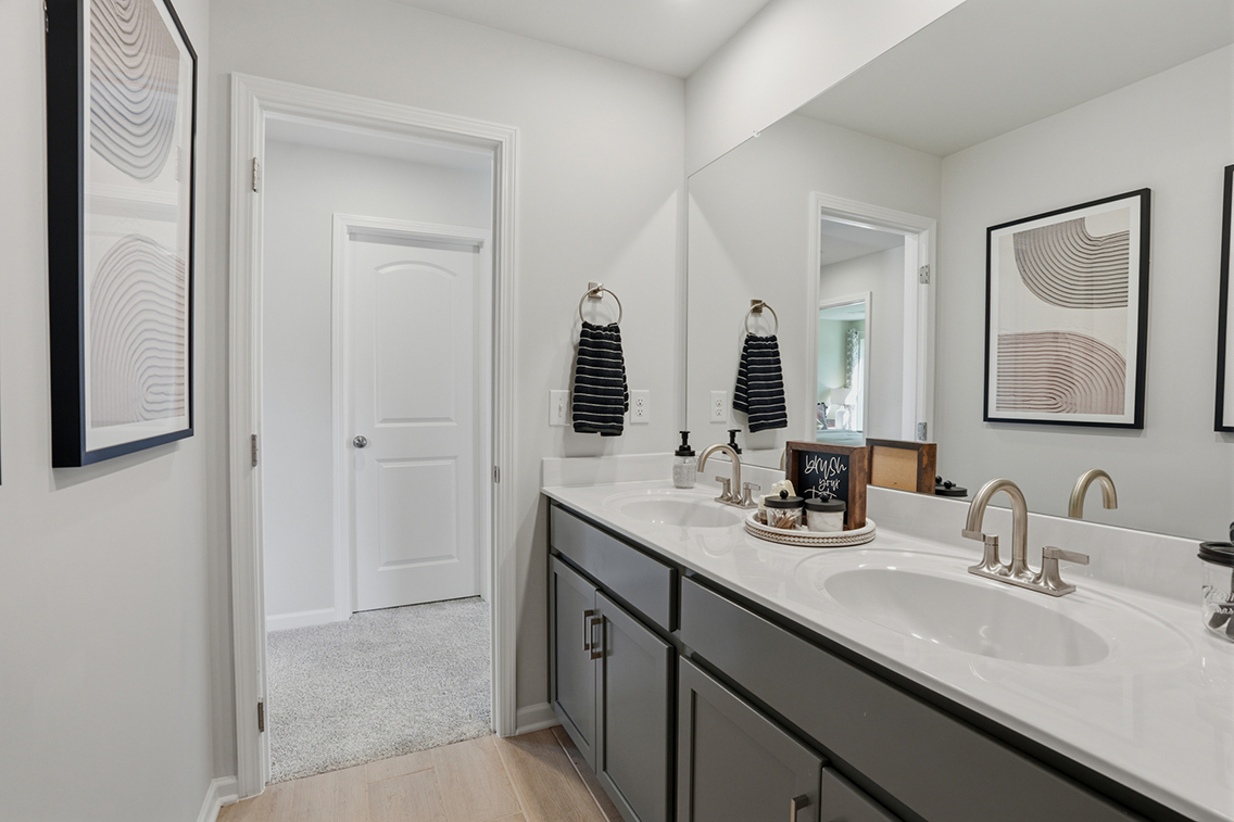 A bathroom with a sink and a mirror.