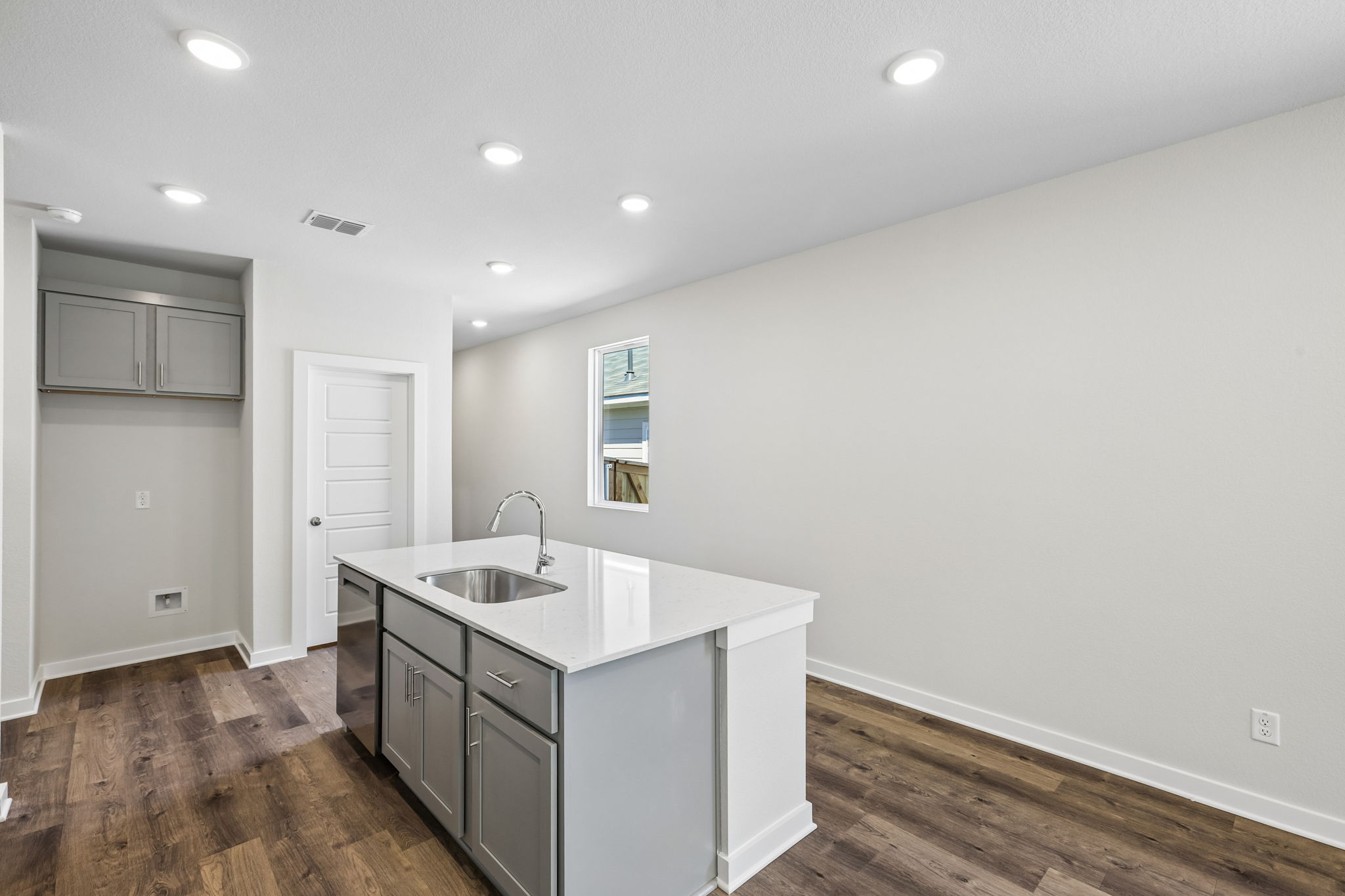A kitchen with white cabinets.