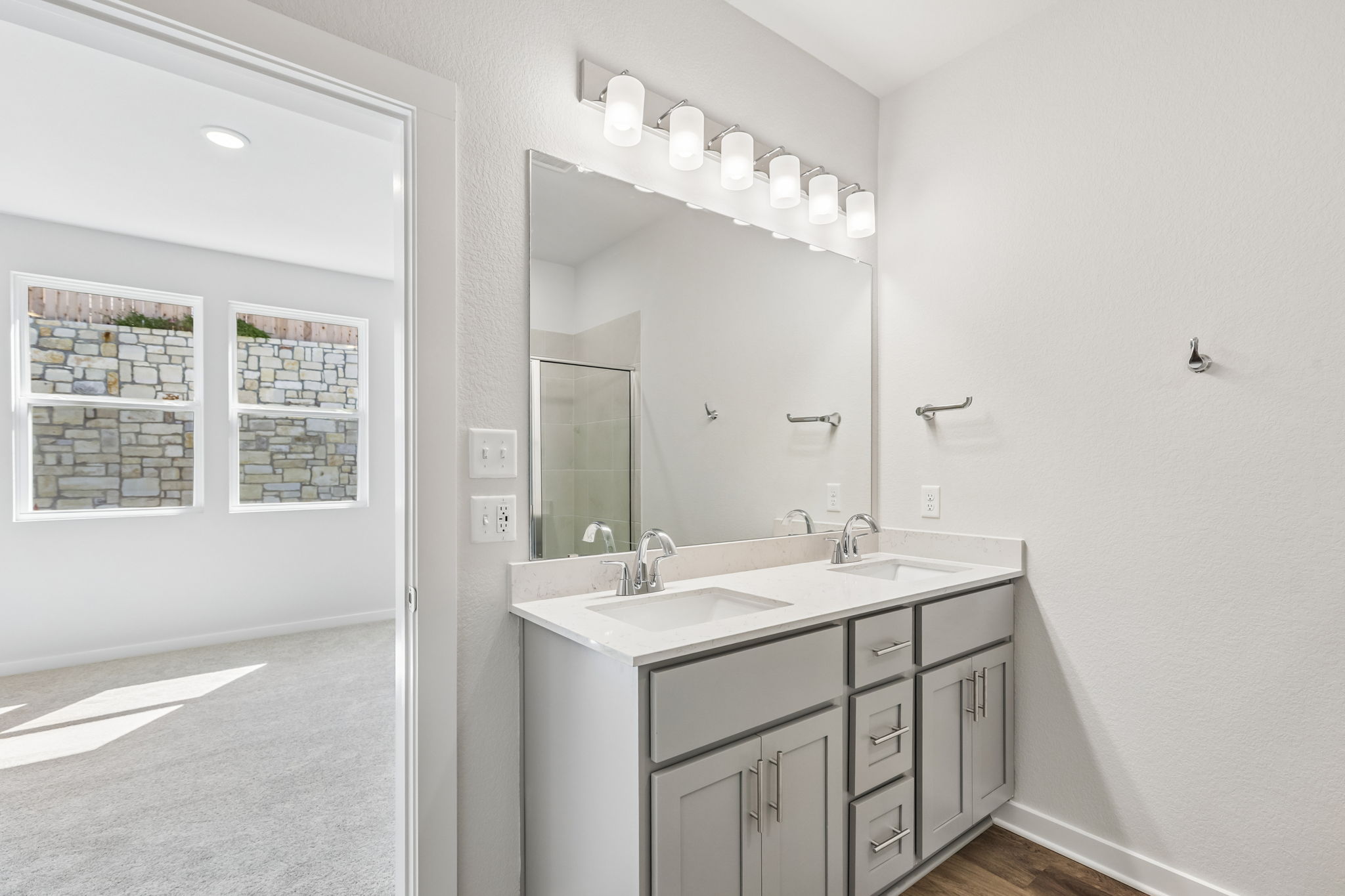 A bathroom with a sink and a mirror.