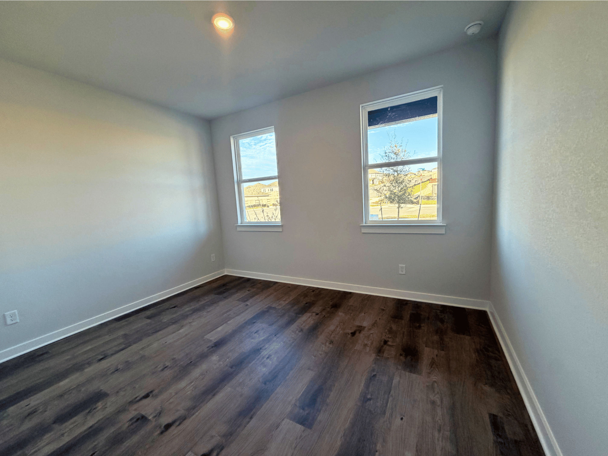 A room with windows.