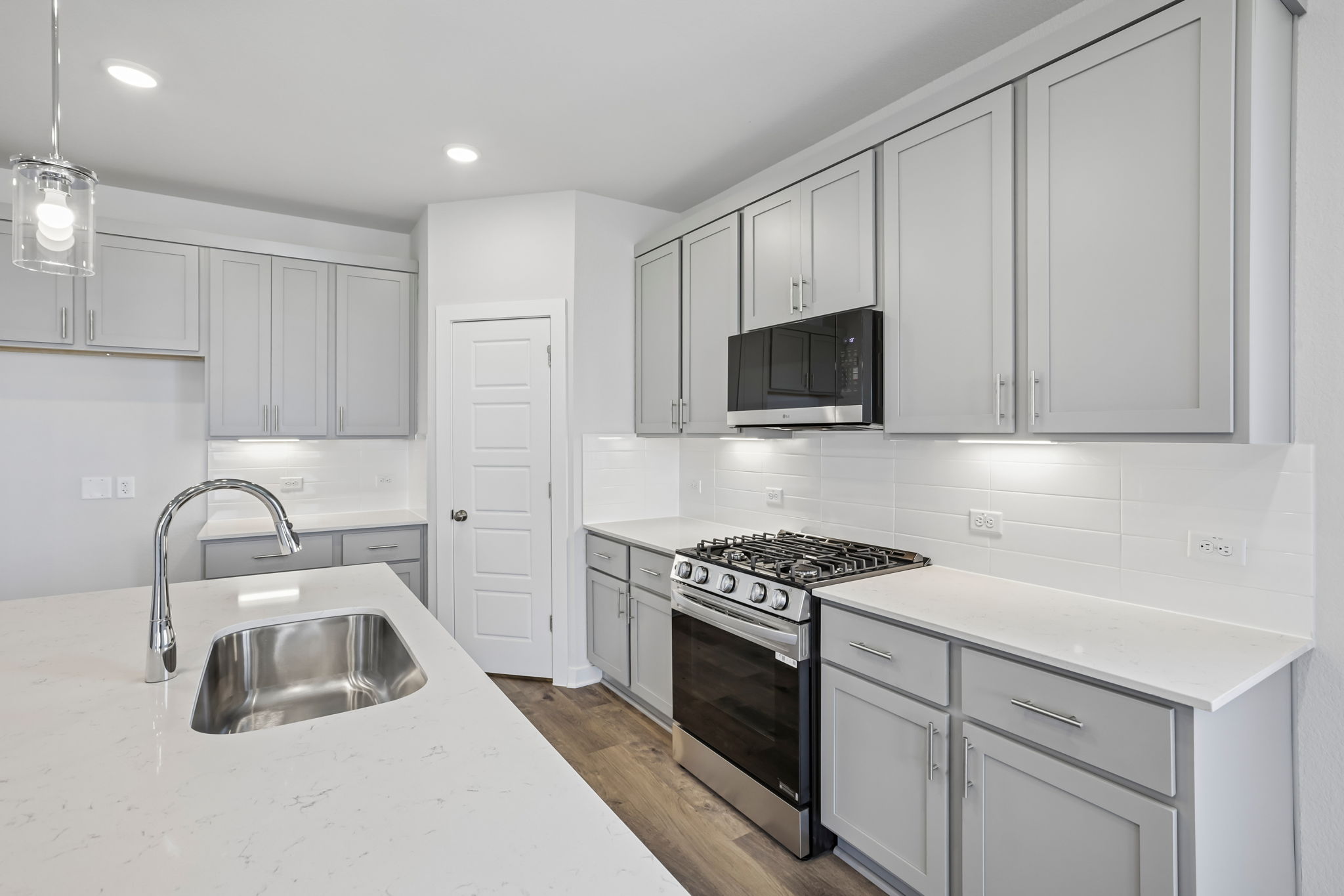 A kitchen with white cabinets.